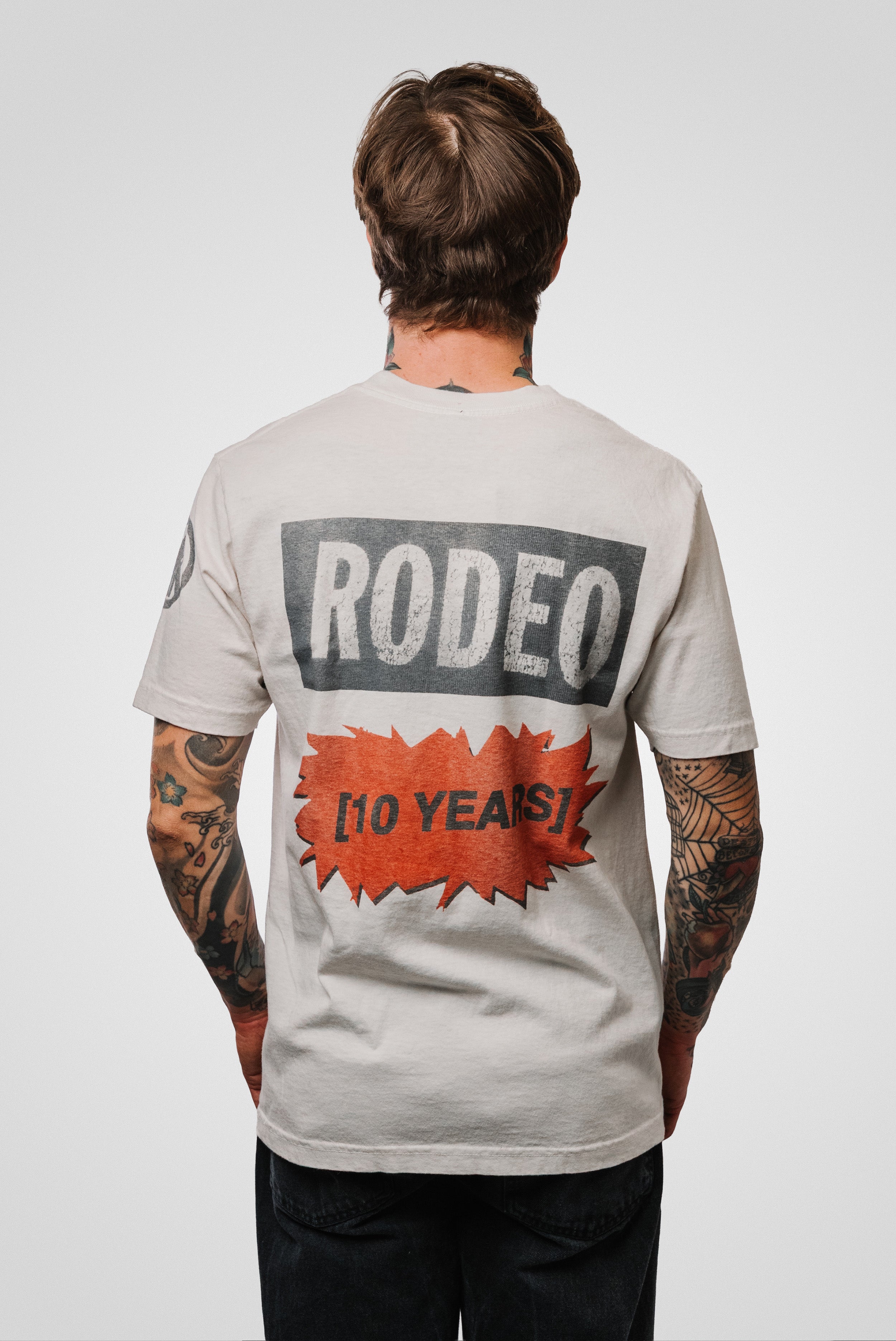 TRAVIS SCOTT RODEO 10 YEARS CHAIN TEE BEIGE