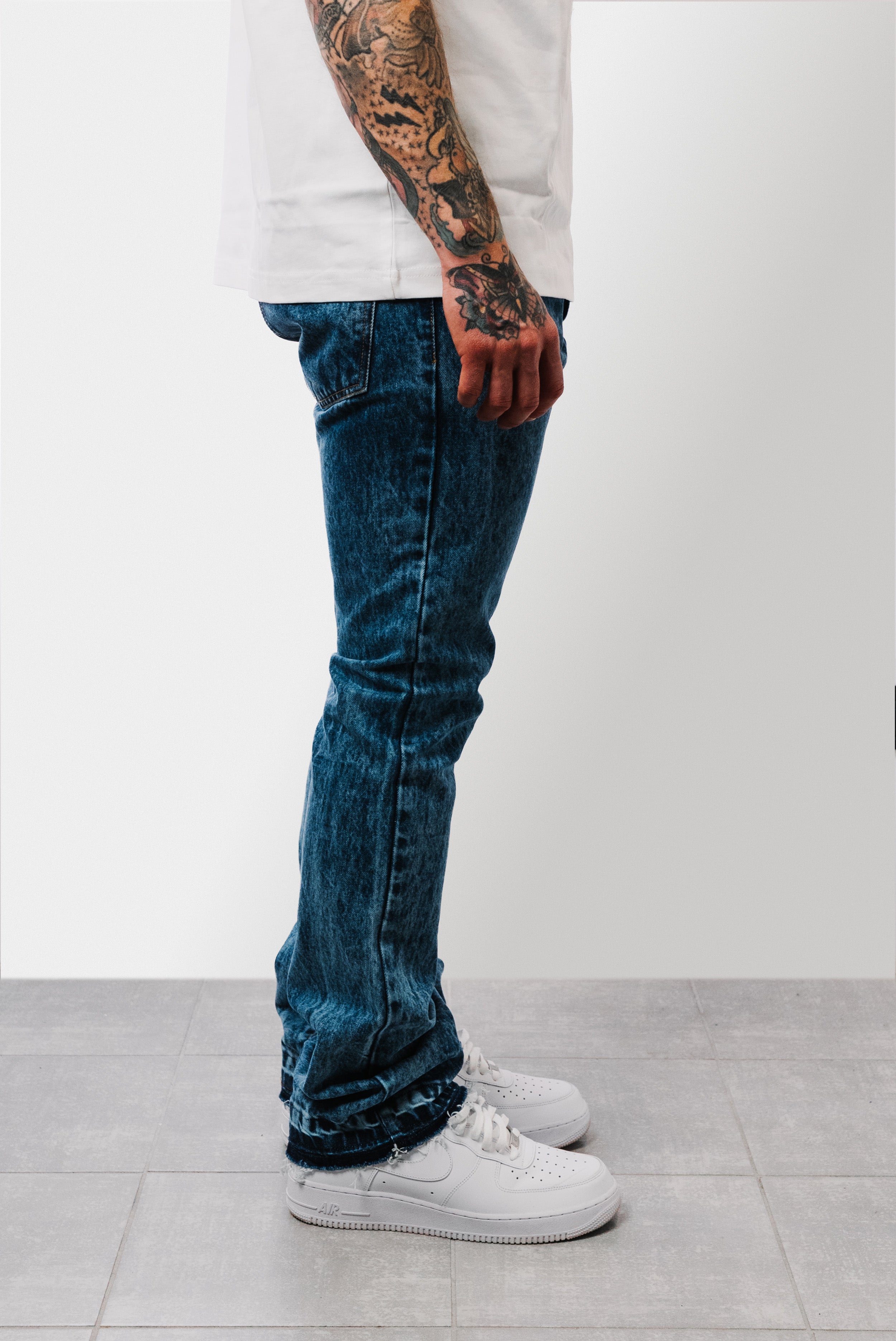 BLUE DENIM FLARED JEANS - Replacement Brand