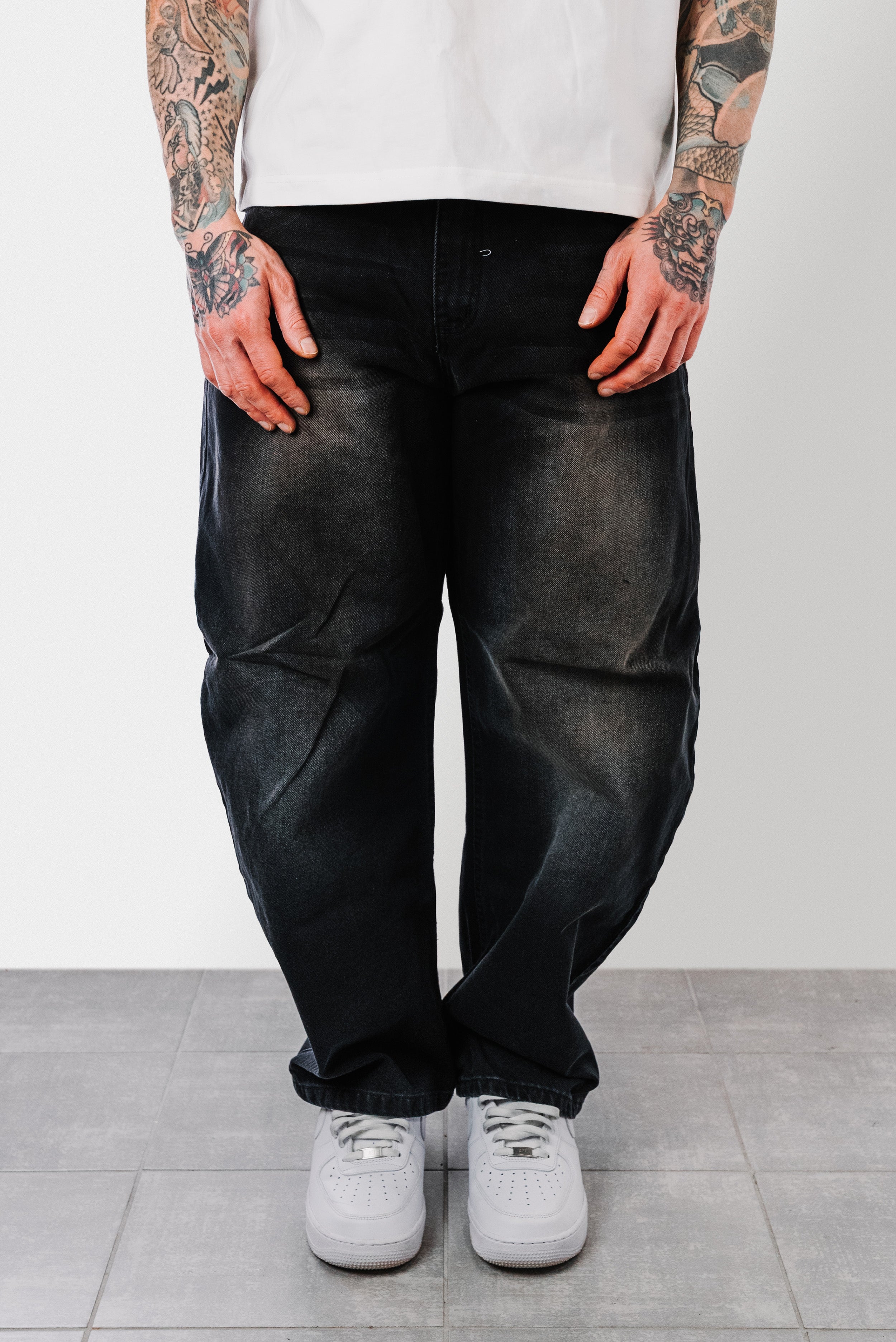 STRAIGHT BLACK BALLOON JEANS- Ovr