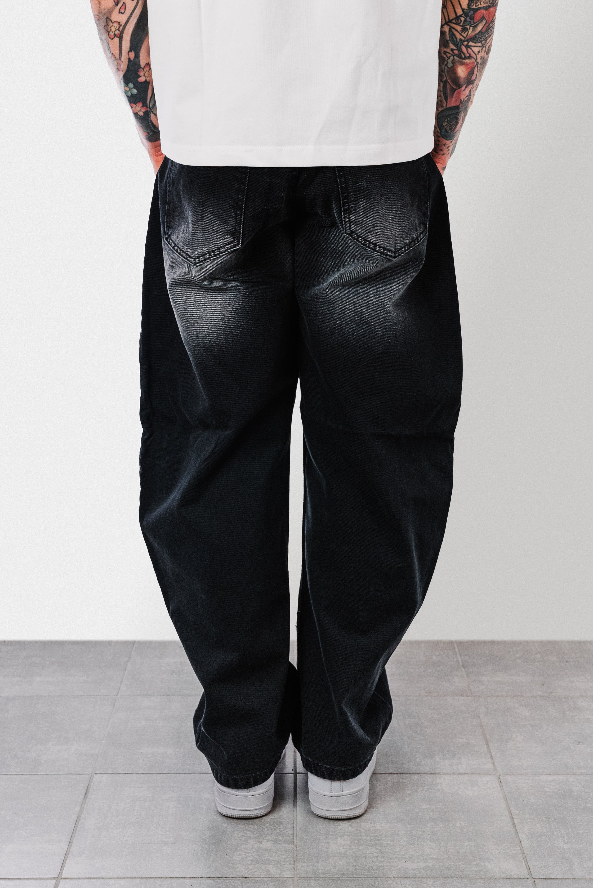 STRAIGHT BLACK BALLOON JEANS- Ovr