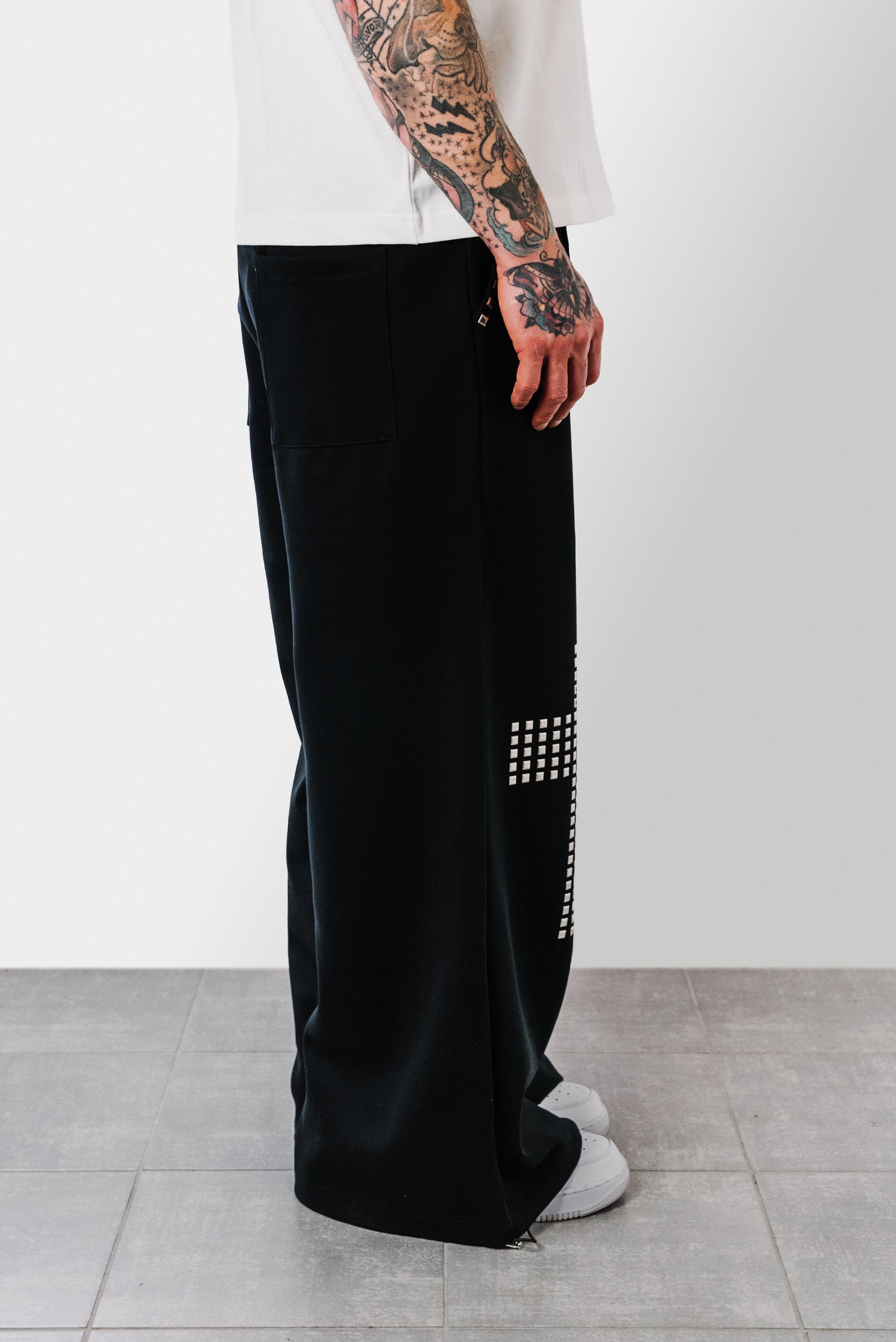 CROSS DOTS TRACKPANTS BLACK - Shoebuya Design