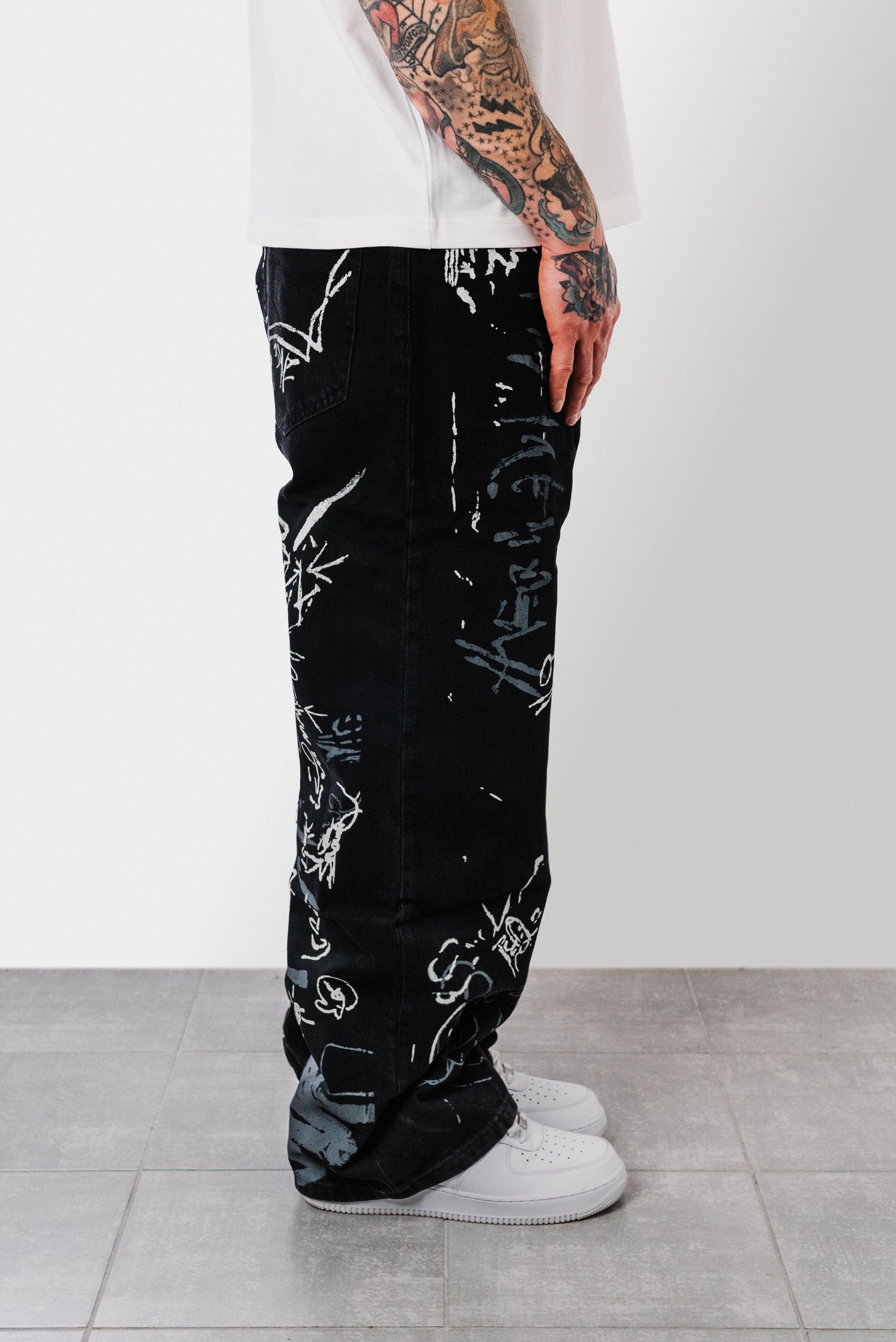 GRAFFITI PRINT BAGGY BLACK JEANS - Shoebuya Design