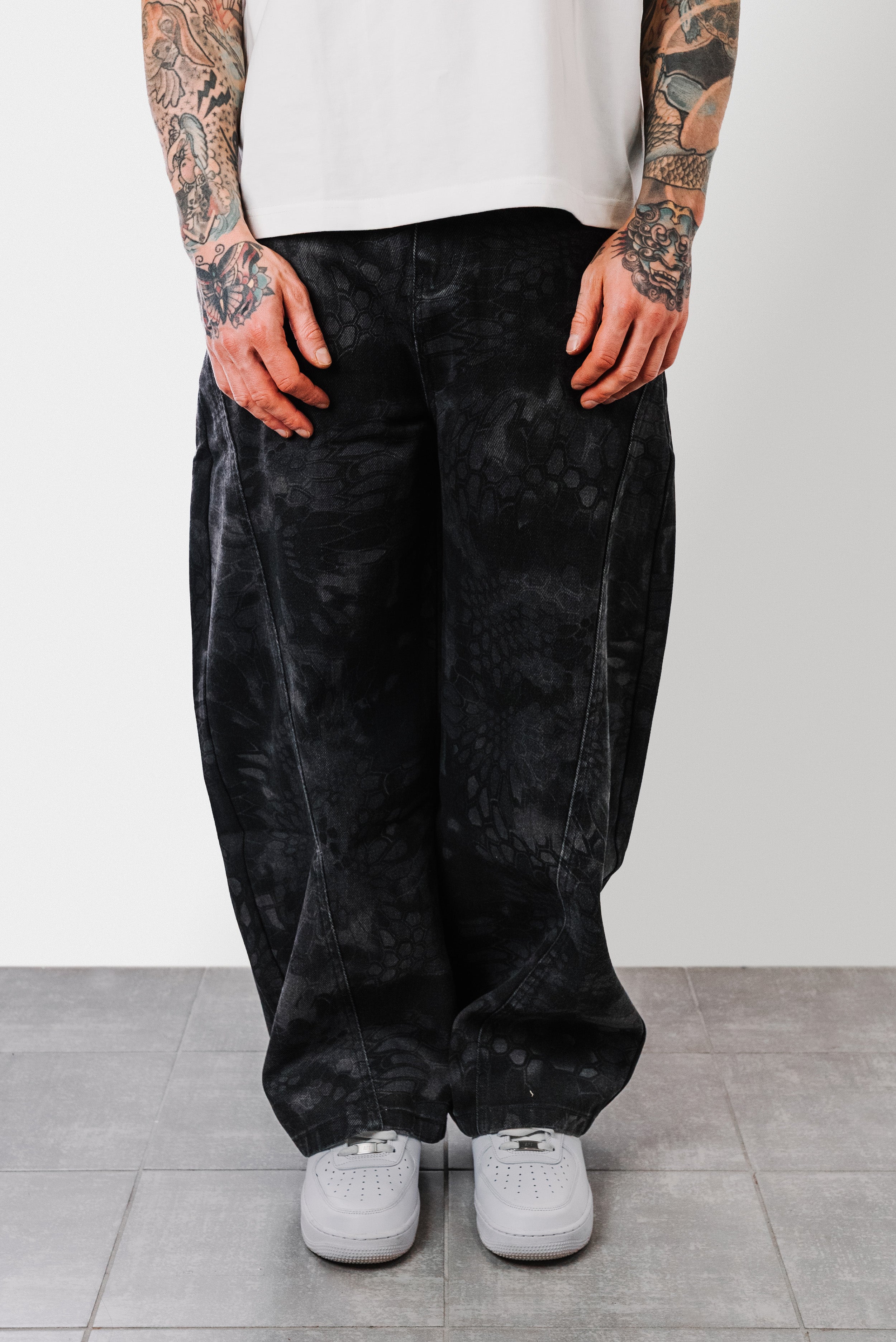 CIRCLE PRINT BALLOON BLACK JEANS - Shoebuya Design