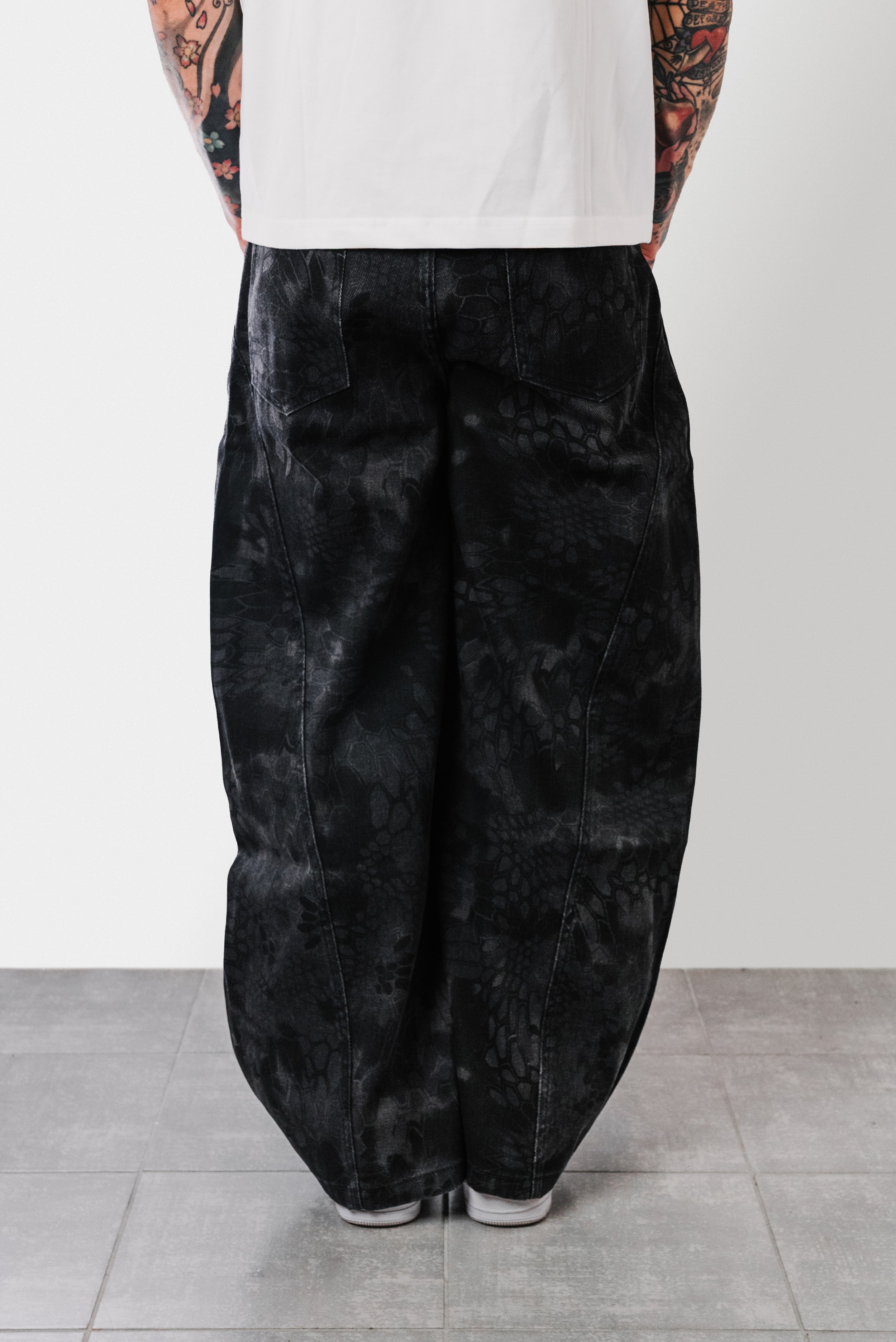 CIRCLE PRINT BALLOON BLACK JEANS - Shoebuya Design