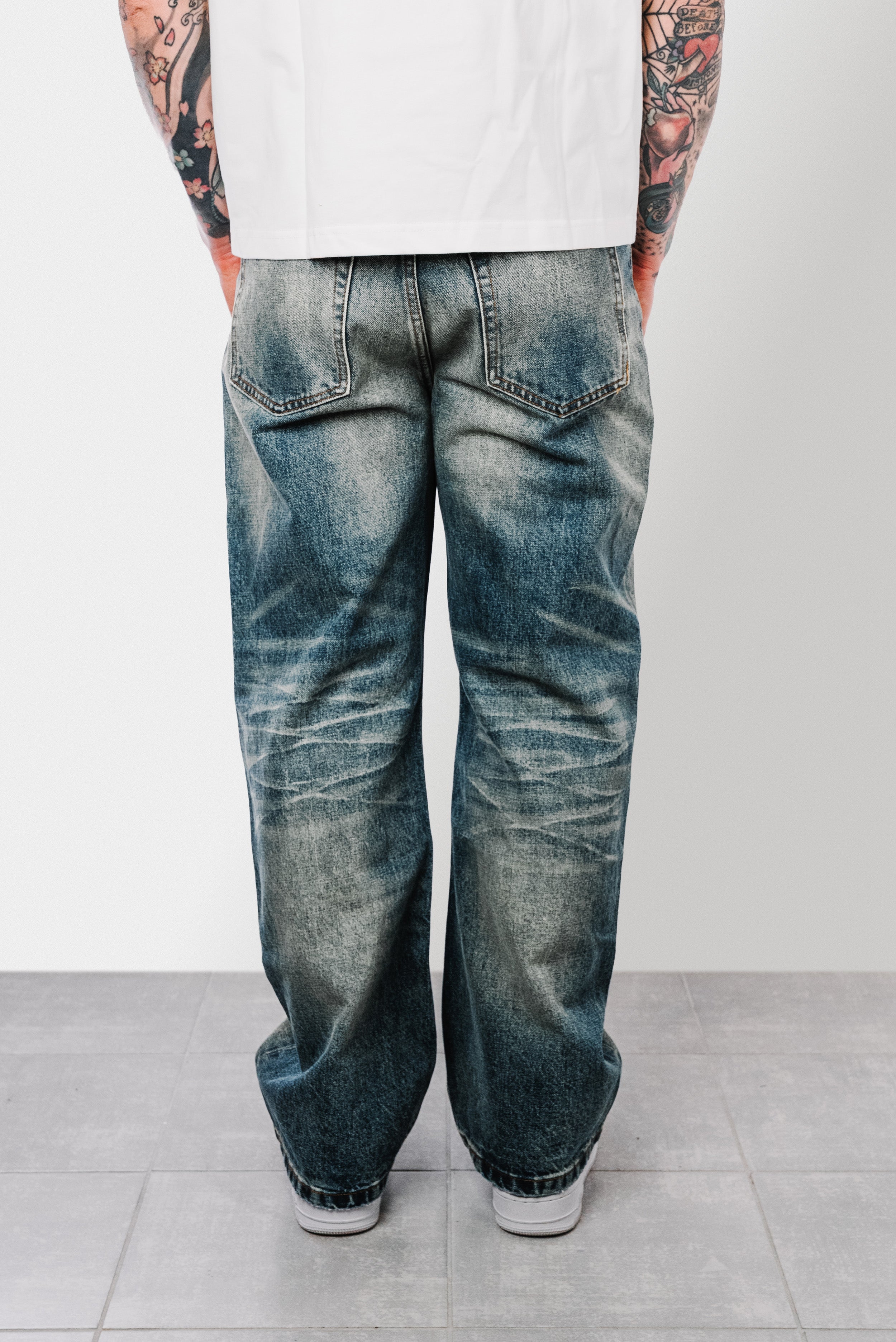 FAKE DESTROYED CLASSIC DENIM JEANS - Shoebuya Design