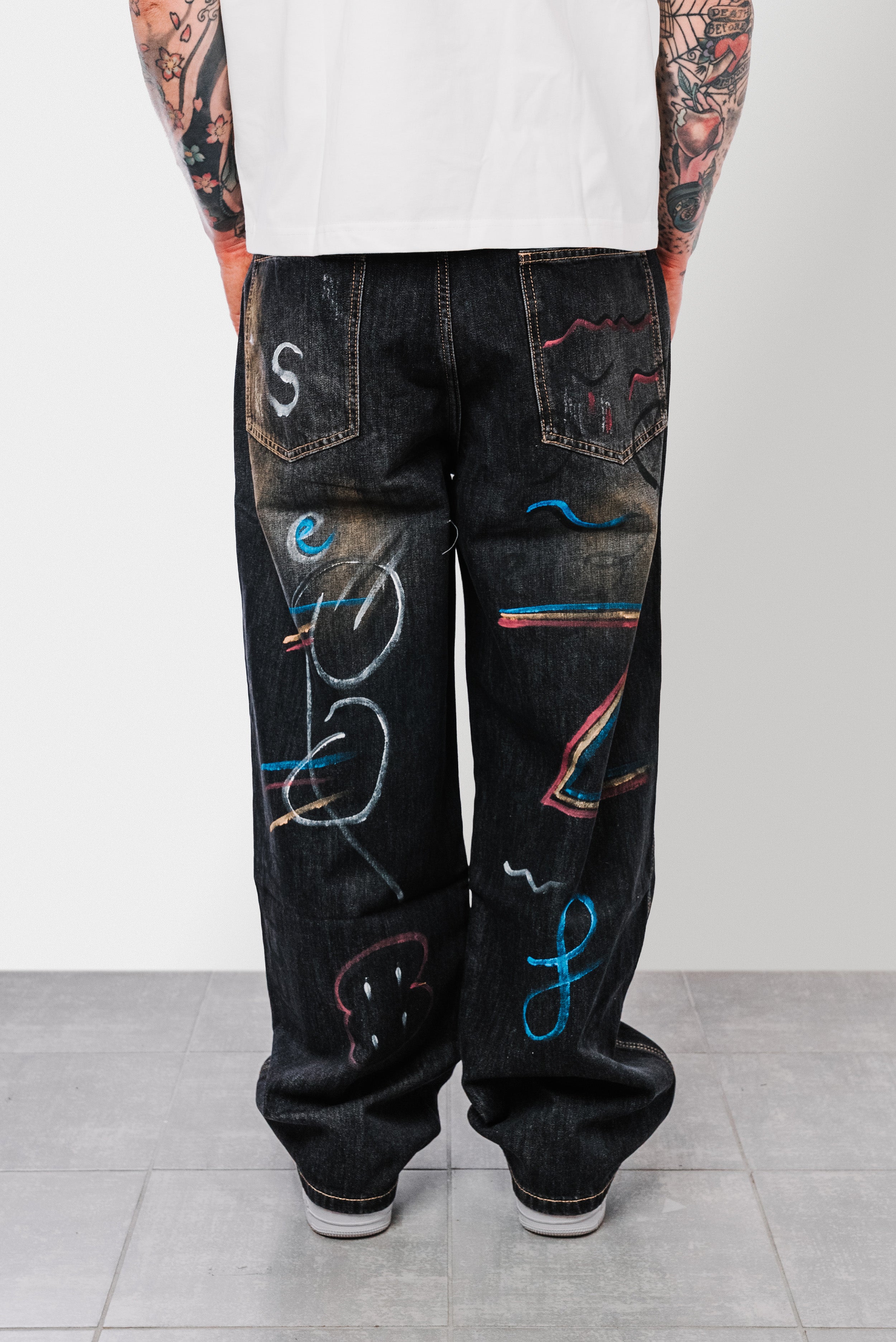 GRAFFITI BAGGY DENIM JEANS - Shoebuya Design