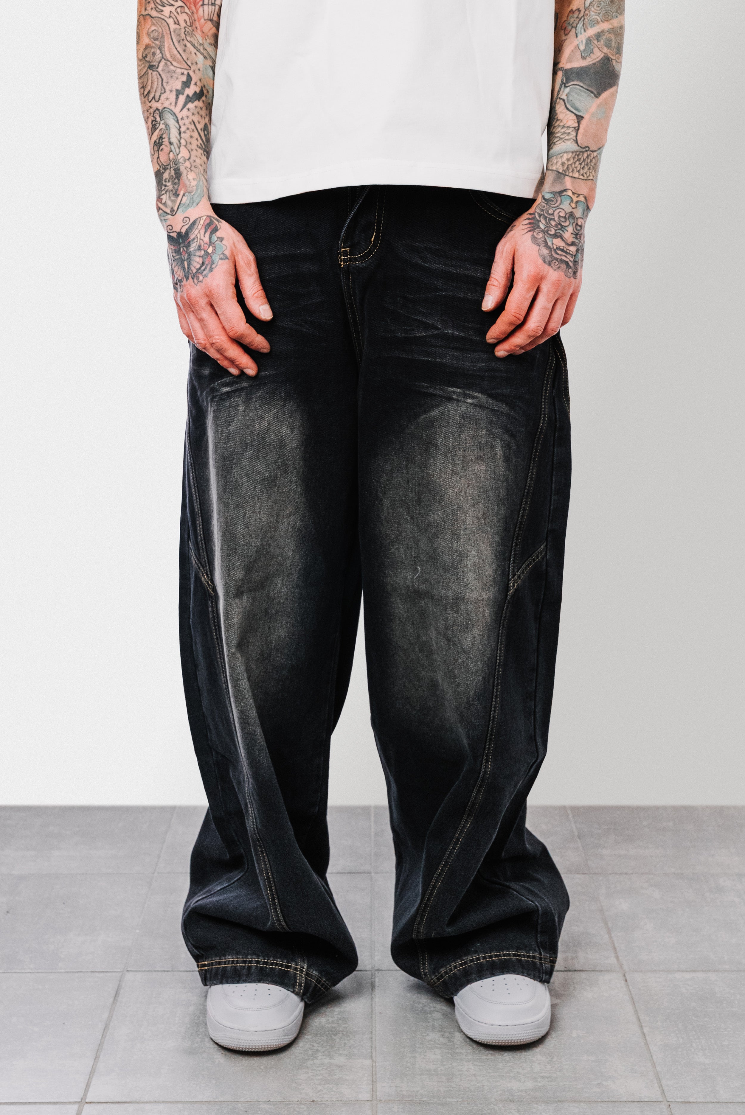 REVERSE DENIM BALLOON JEANS - Shoebuya Design