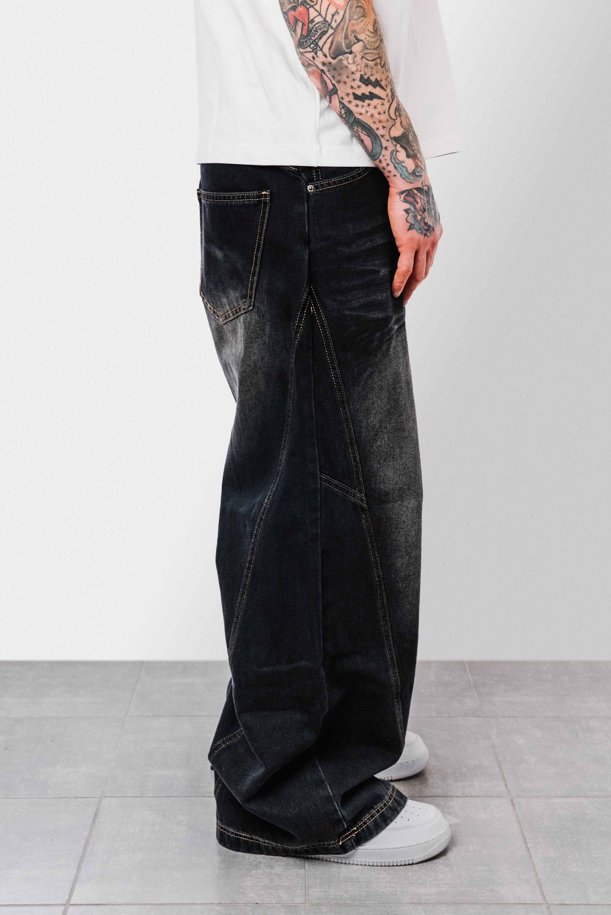 REVERSE DENIM BALLOON JEANS - Shoebuya Design