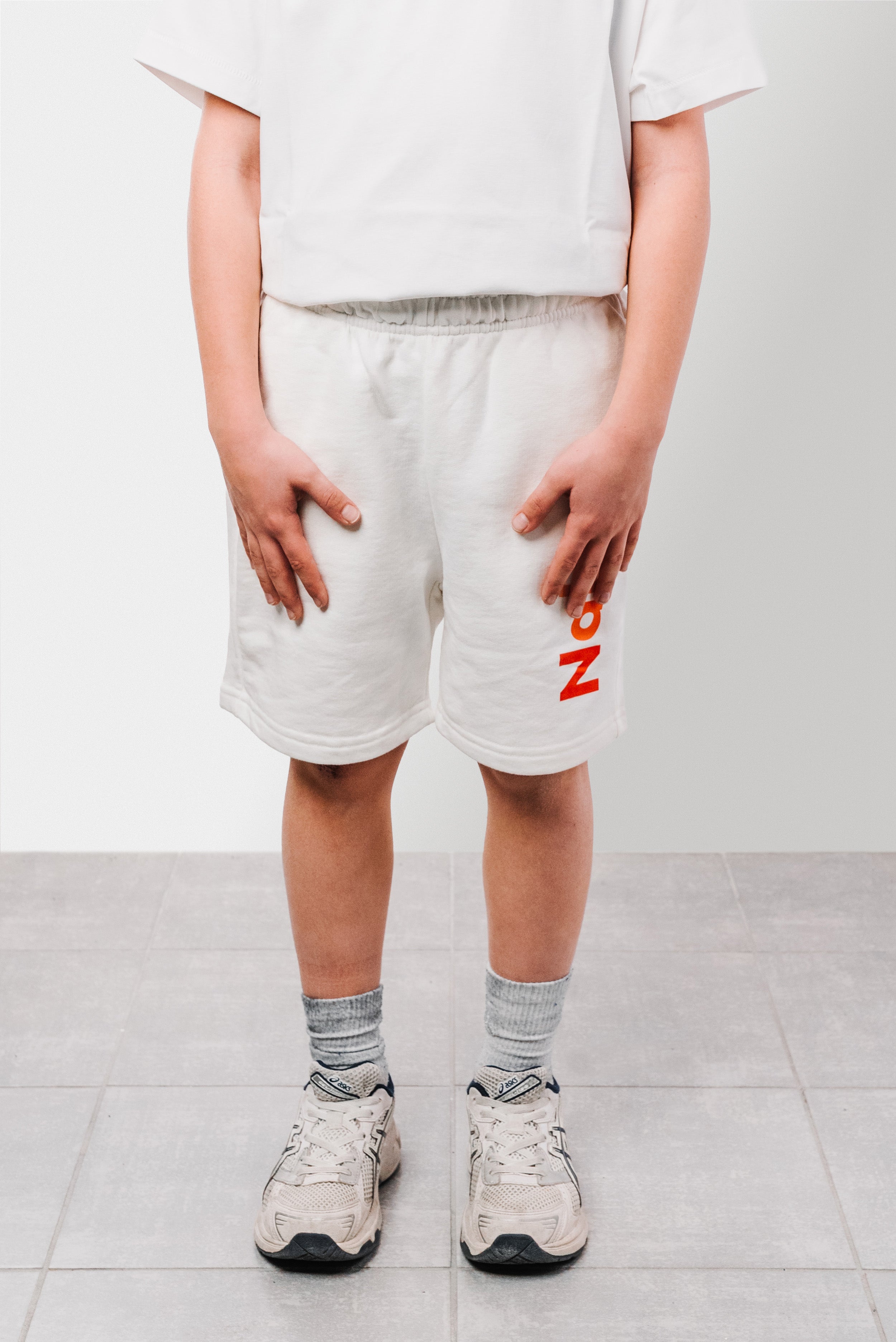 SHORTS CREAM LOGO ORANGE BABY - Nabu Brand