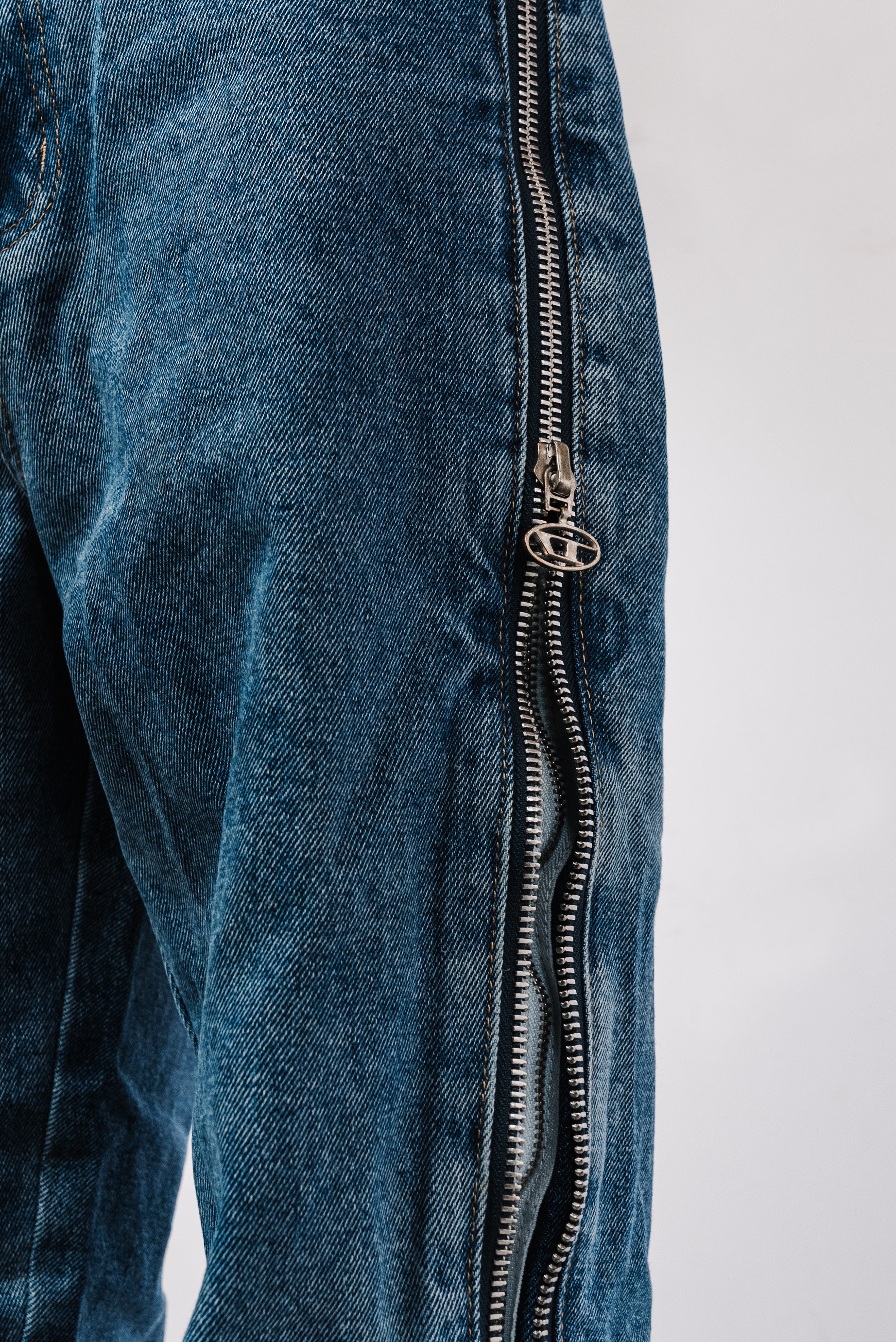 DOUBLE ZIP DENIM JEANS