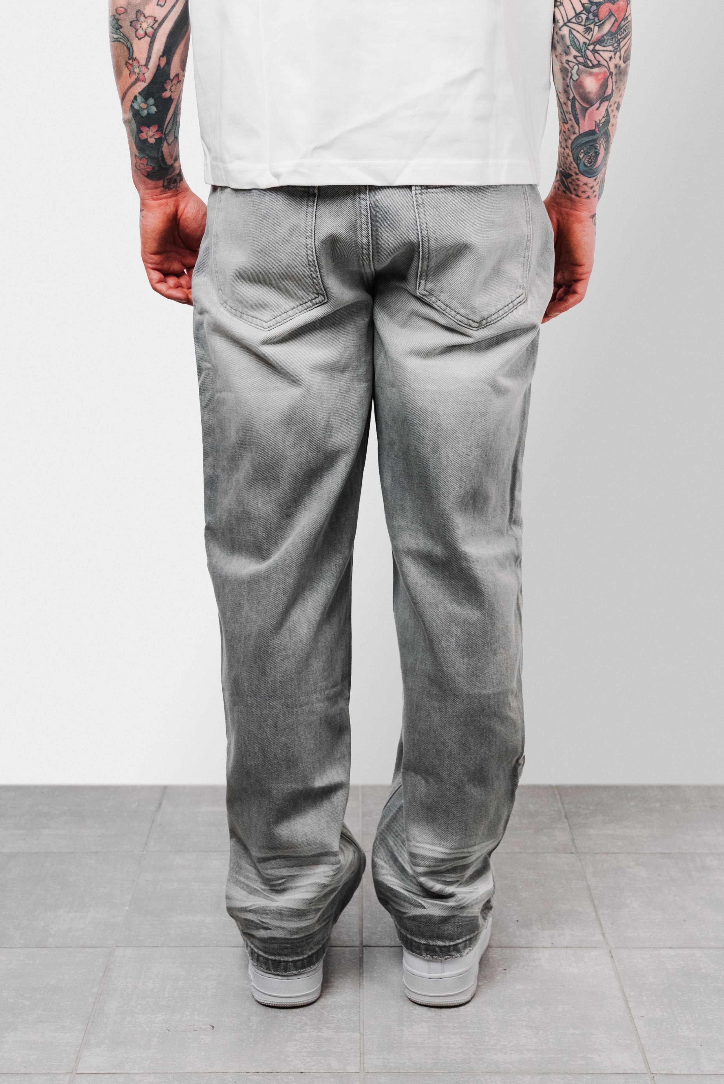 GREY WASHED BASIC JEANS - Shoebuya Design
