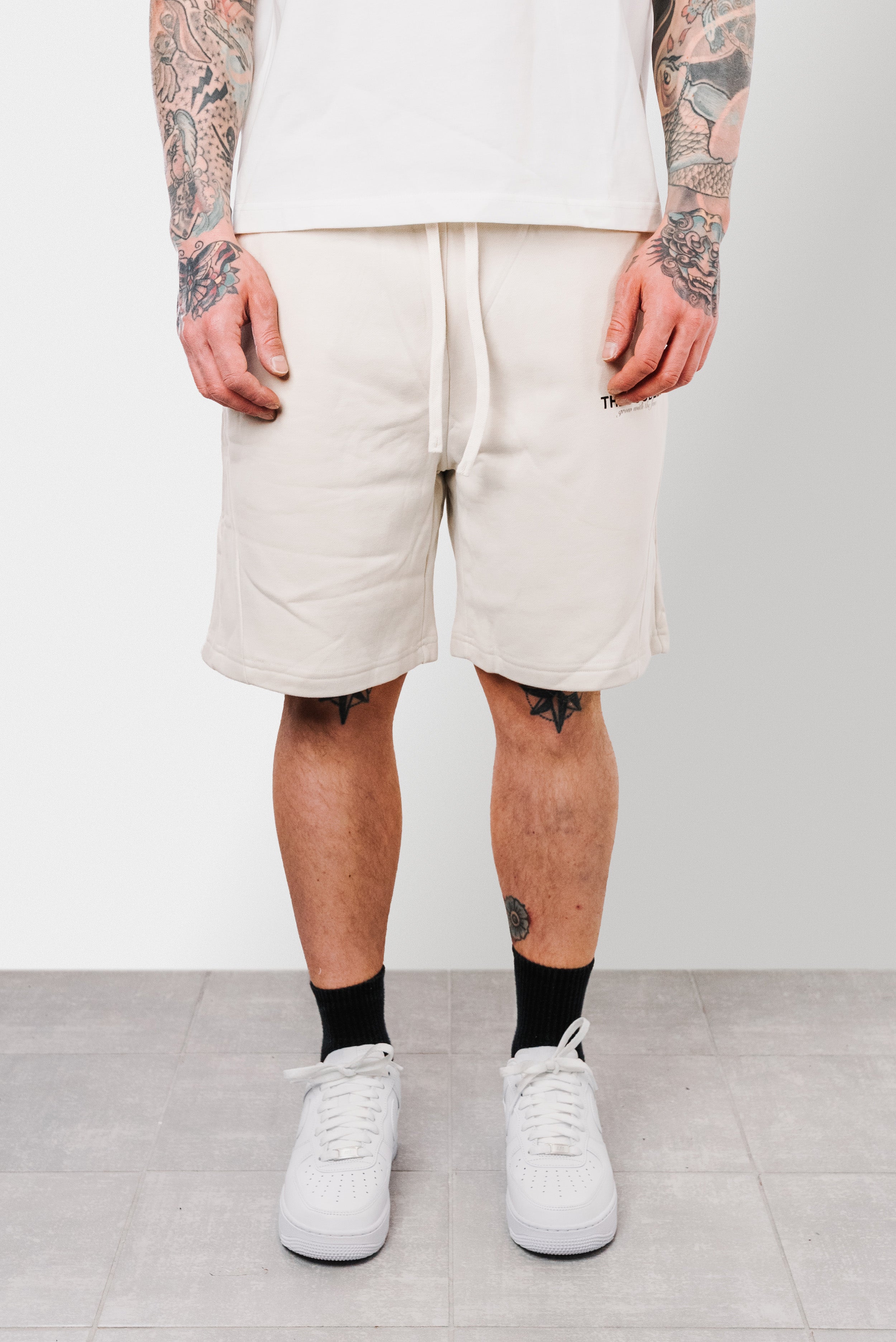 LOGO CREAM SHORTS - TheDoubleE