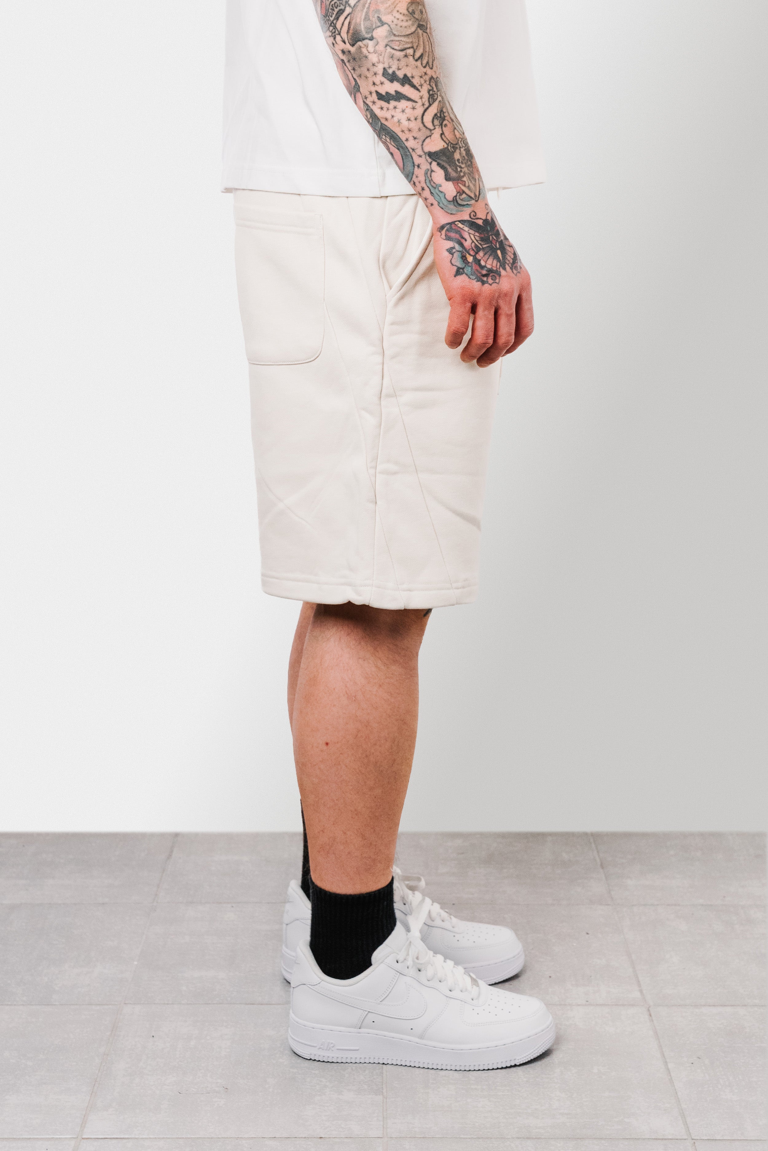 LOGO CREAM SHORTS - TheDoubleE