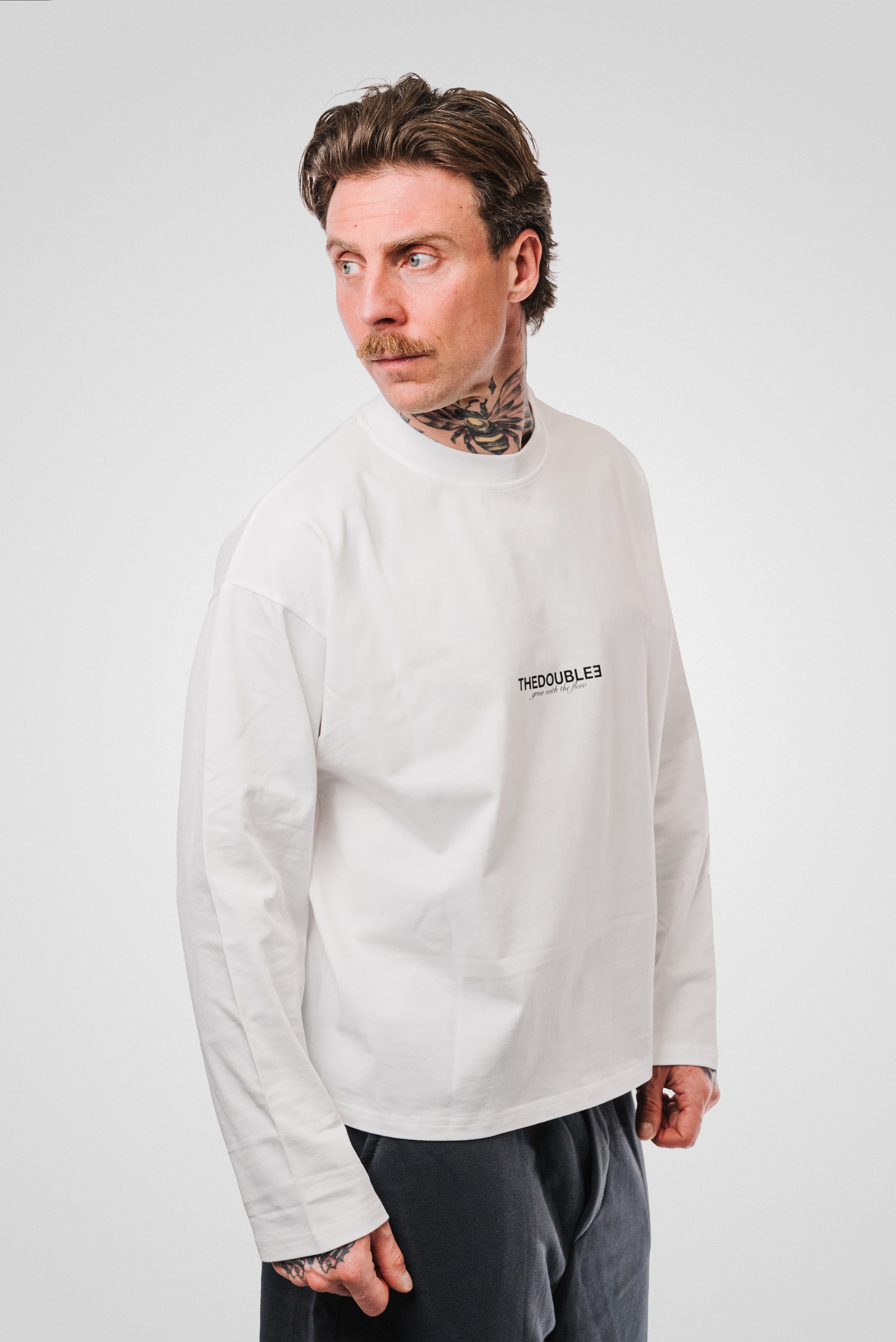 ITALICS LOGO WHITE BOXY LONGSLEEVE - TheDoubleE