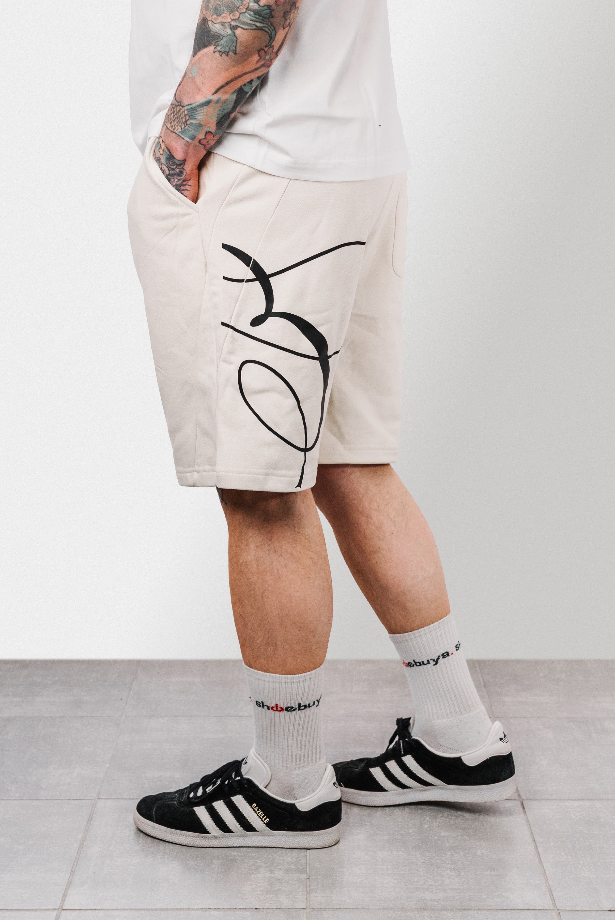 BIG & CREAM SHORTS - TheDoubleE