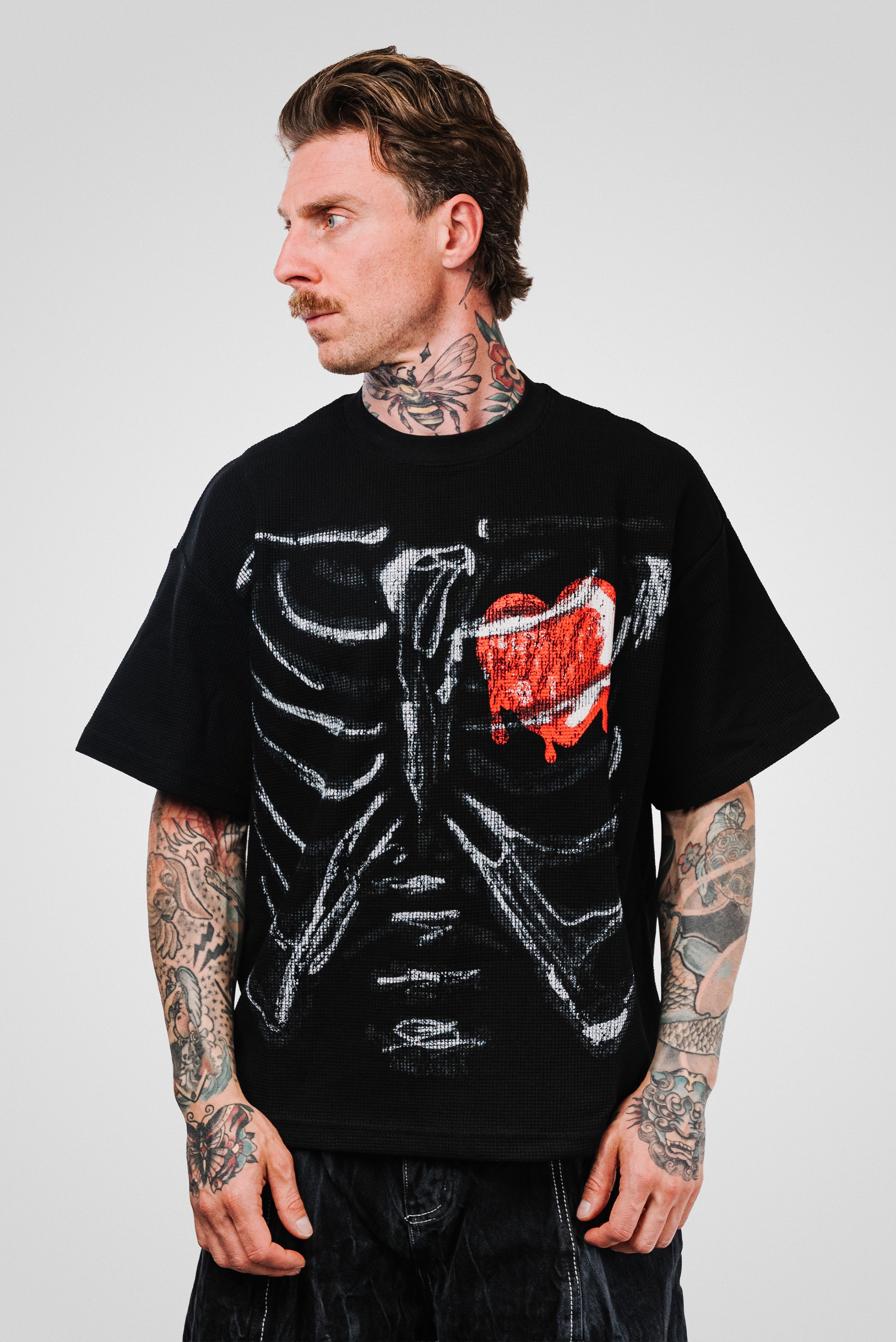 SKELETON RED HEART WAFFLE TEE BLACK - Shoebuya Design