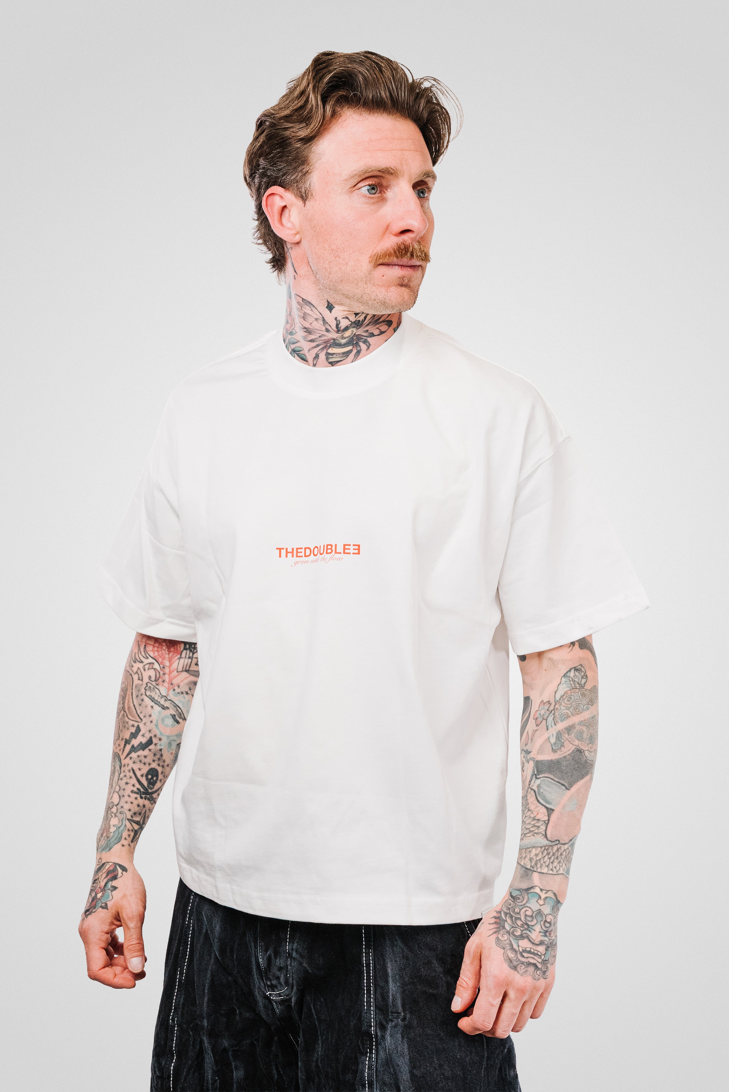 RED FLAGS BOXY TEE WHITE - TheDoubleE