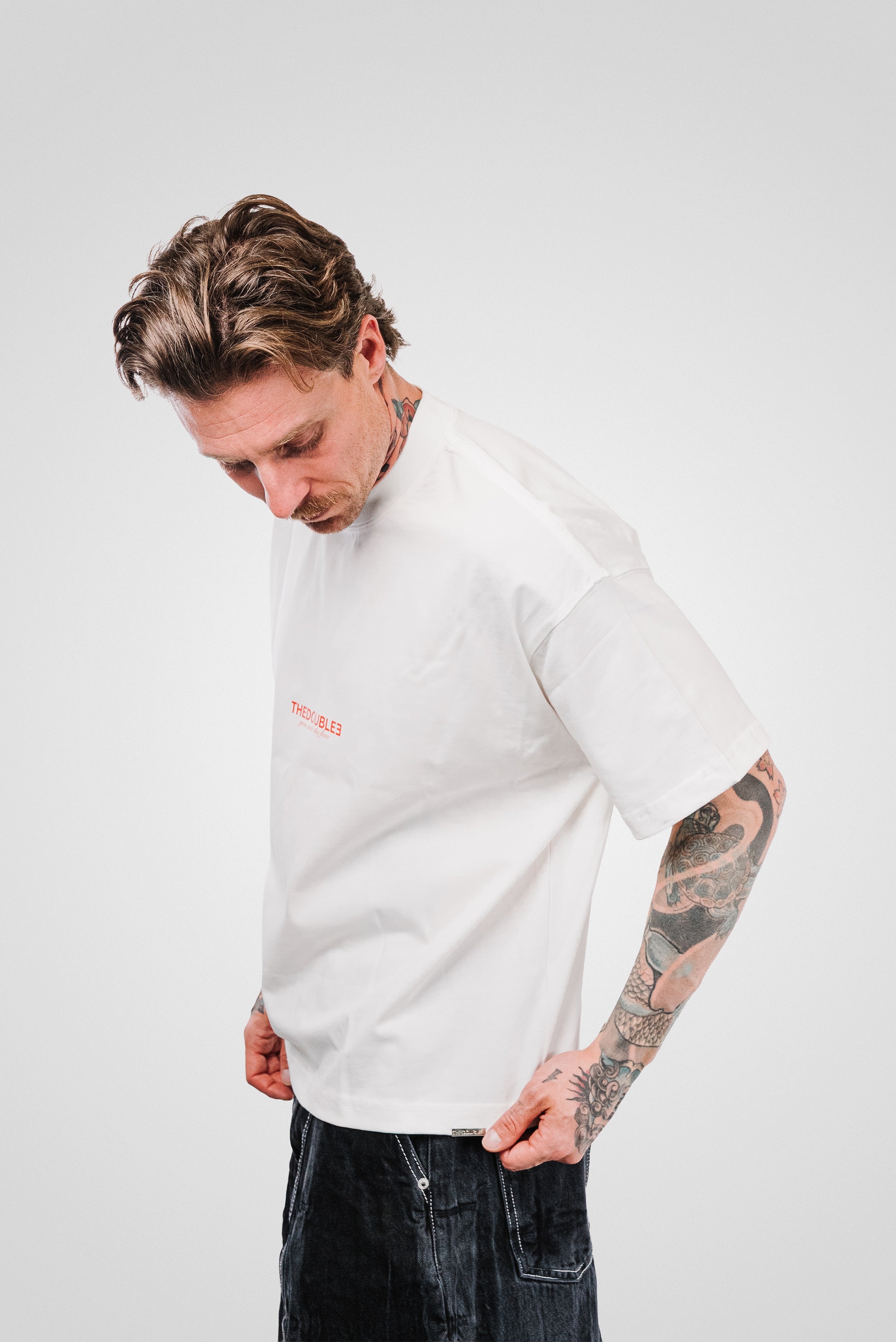 RED FLAGS BOXY TEE WHITE - TheDoubleE