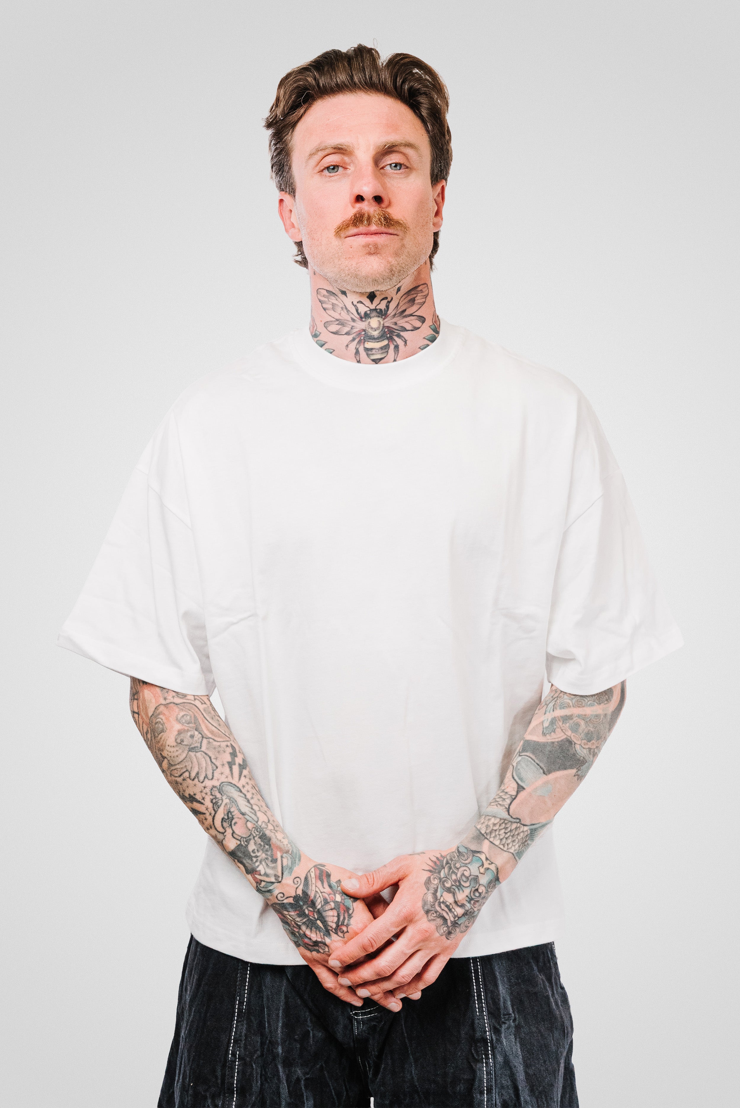 FIT NEW WHITE TEE - Signs Brand