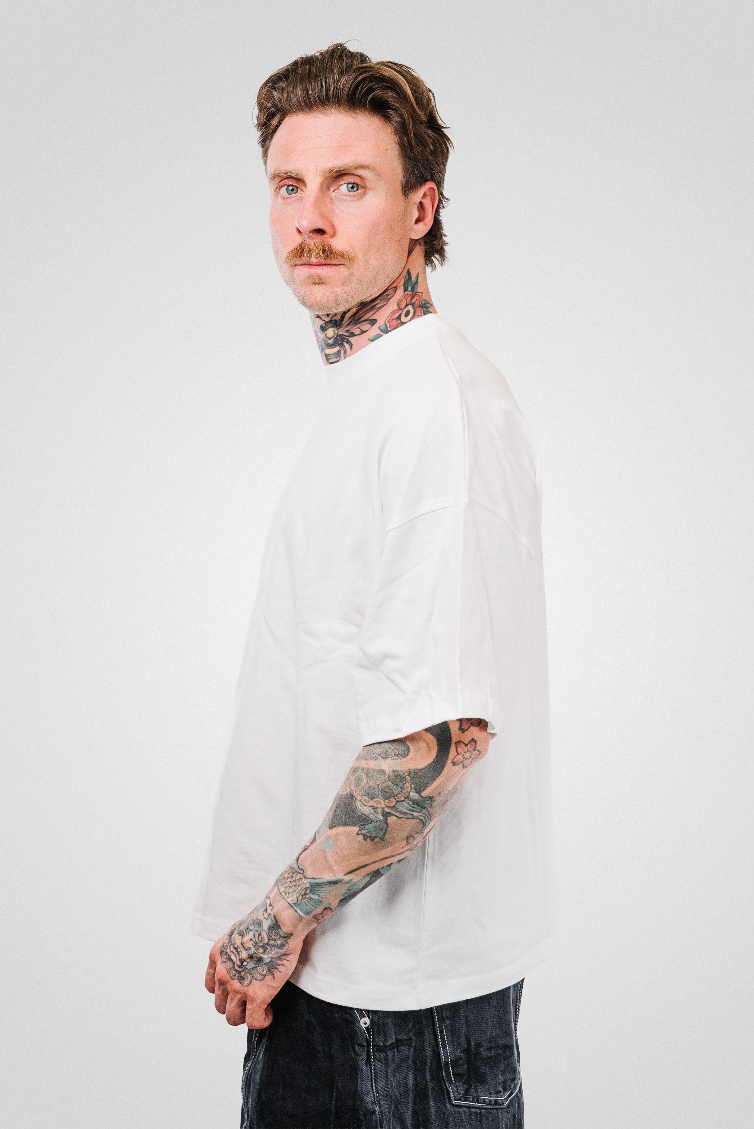 FIT NEW WHITE TEE - Signs Brand