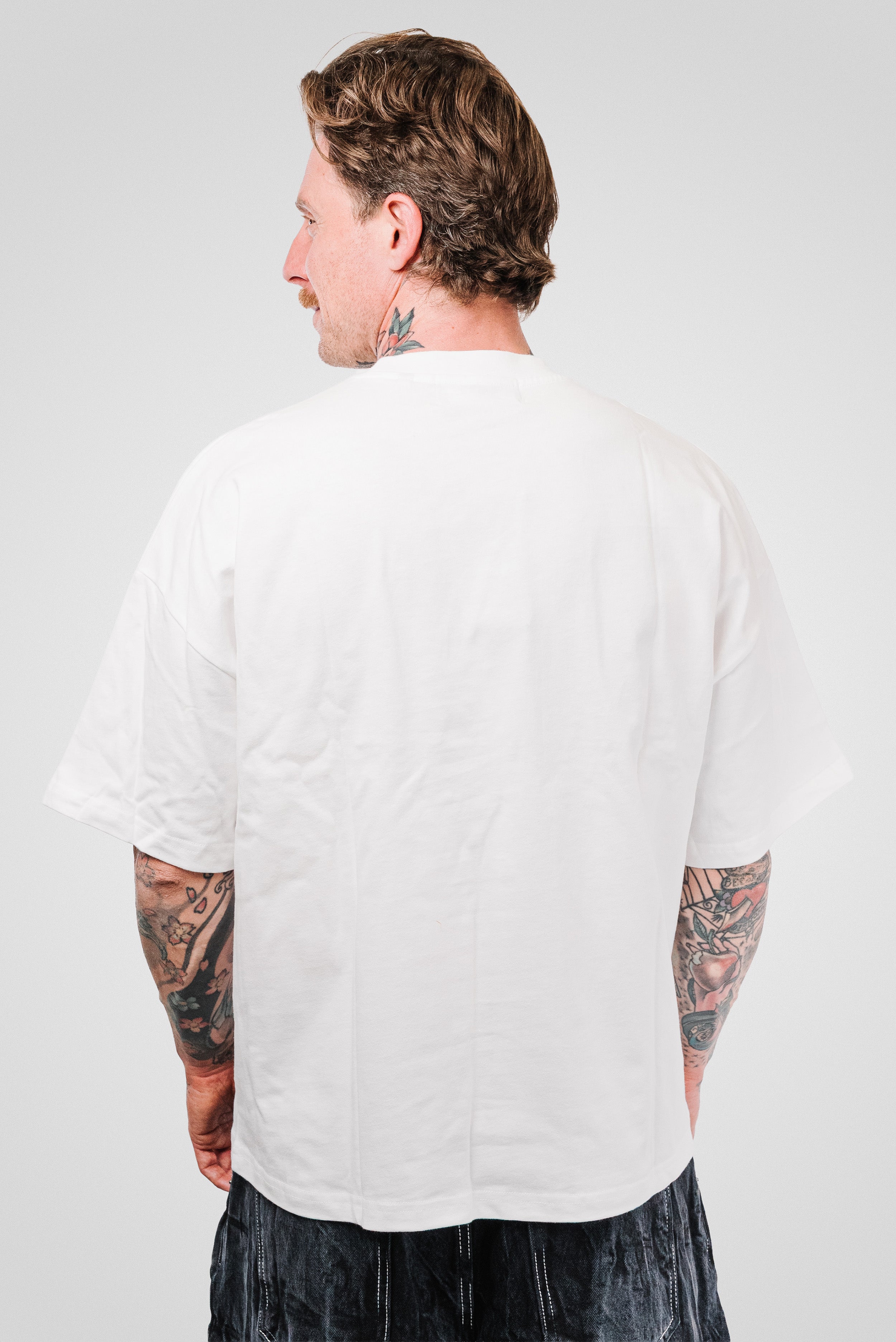 FIT NEW WHITE TEE - Signs Brand