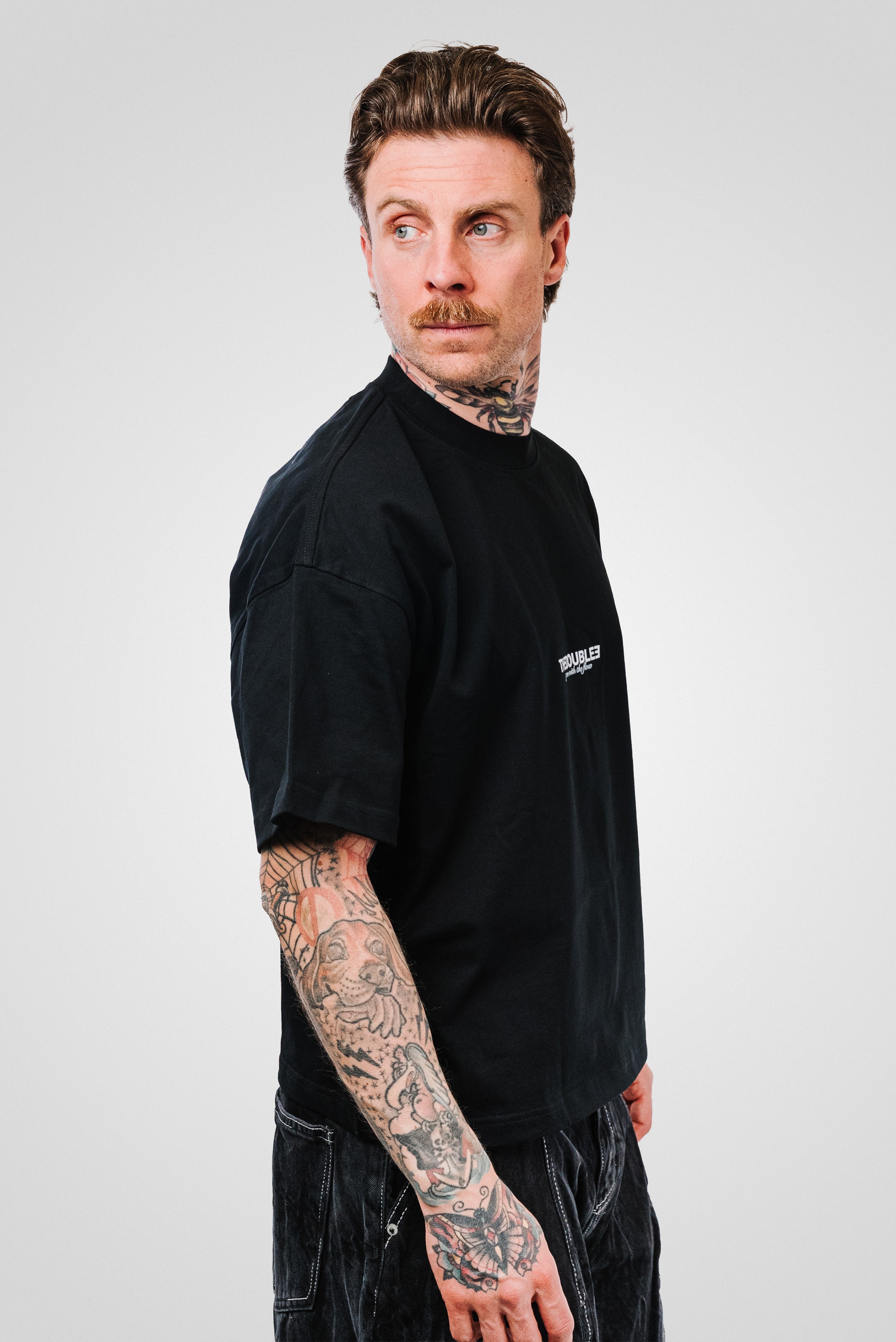 YOU'LL NEVER KNOW BOXY TEE BLACK - TheDoubleE