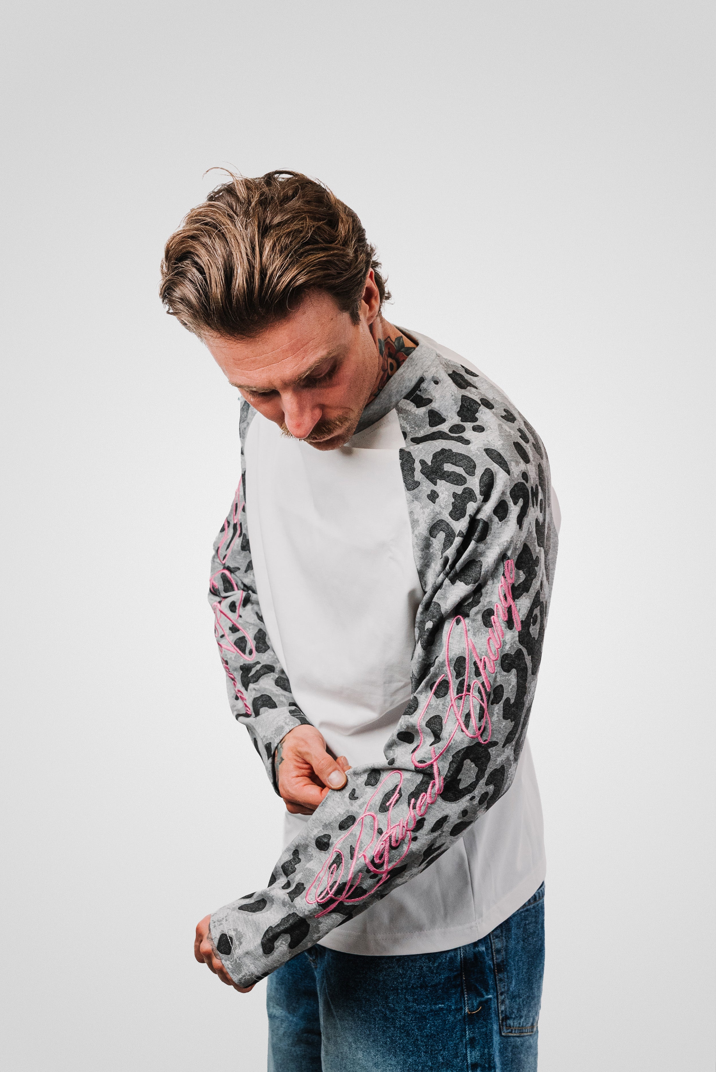 EMBROIDERED SLEEVE LEOPARD LONGSLEEVE WHITE - Shoebuya Design