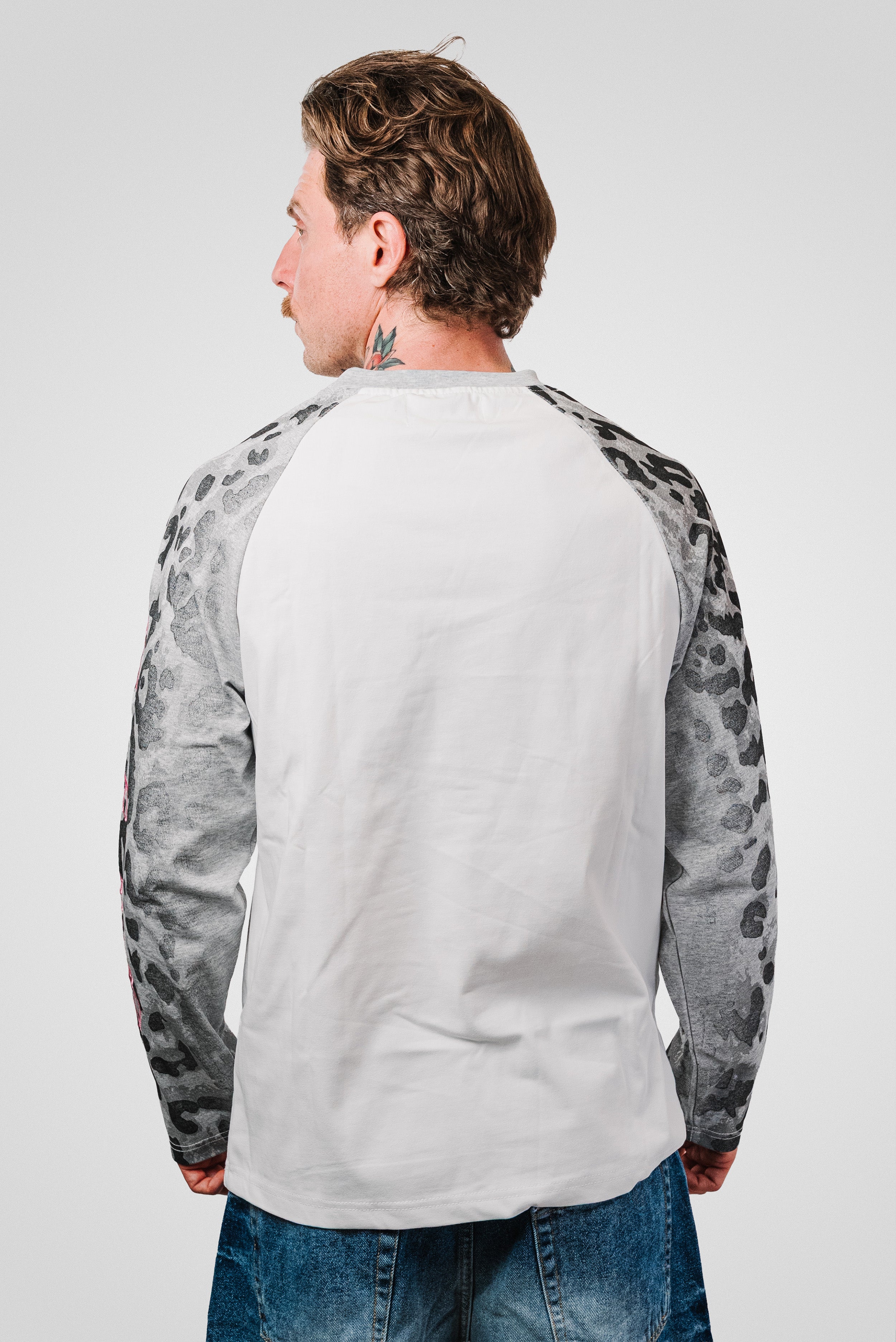 EMBROIDERED SLEEVE LEOPARD LONGSLEEVE WHITE - Shoebuya Design