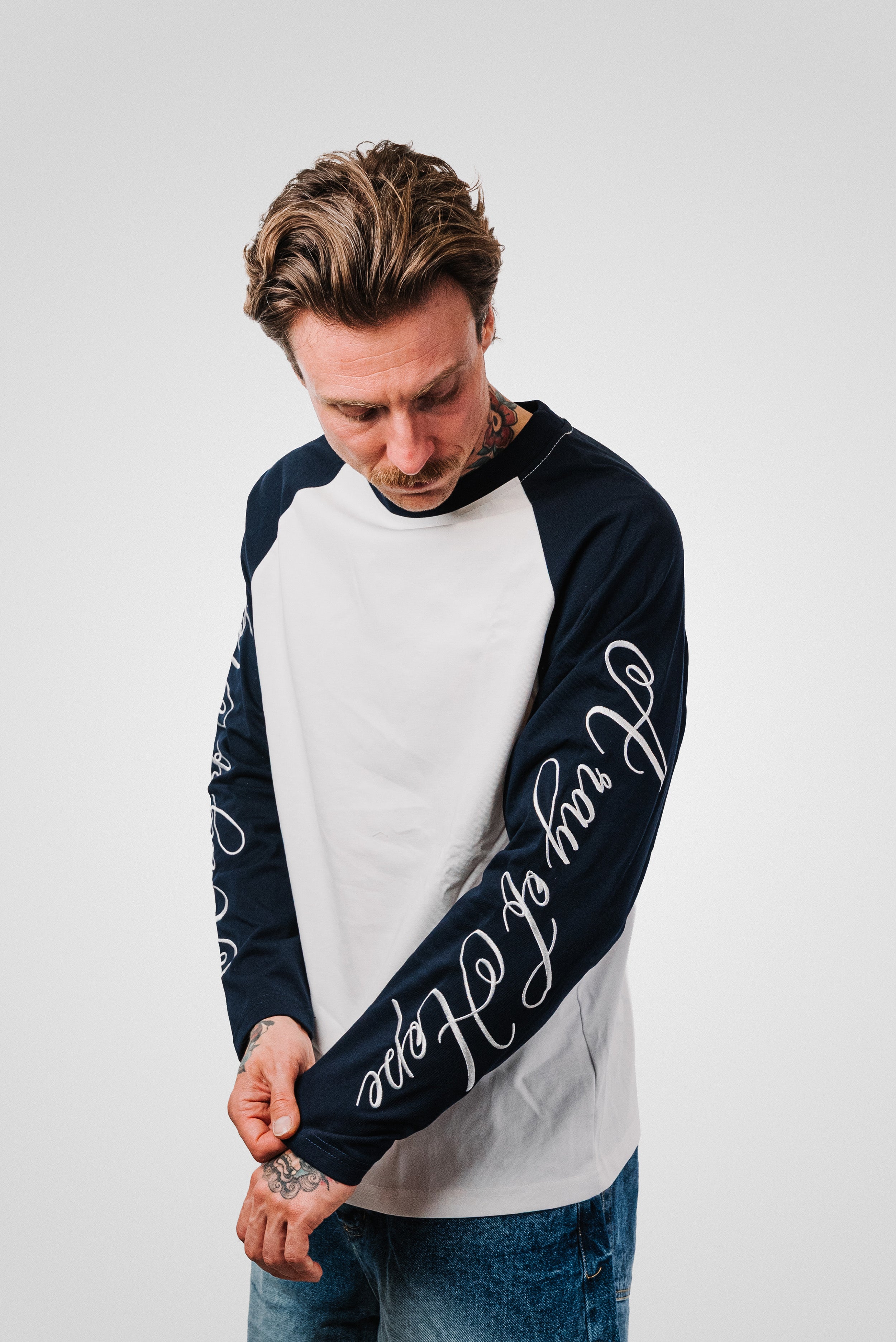 EMBROIDERED SLEEVE NAVY LONGSLEEVE WHITE - Shoebuya Design
