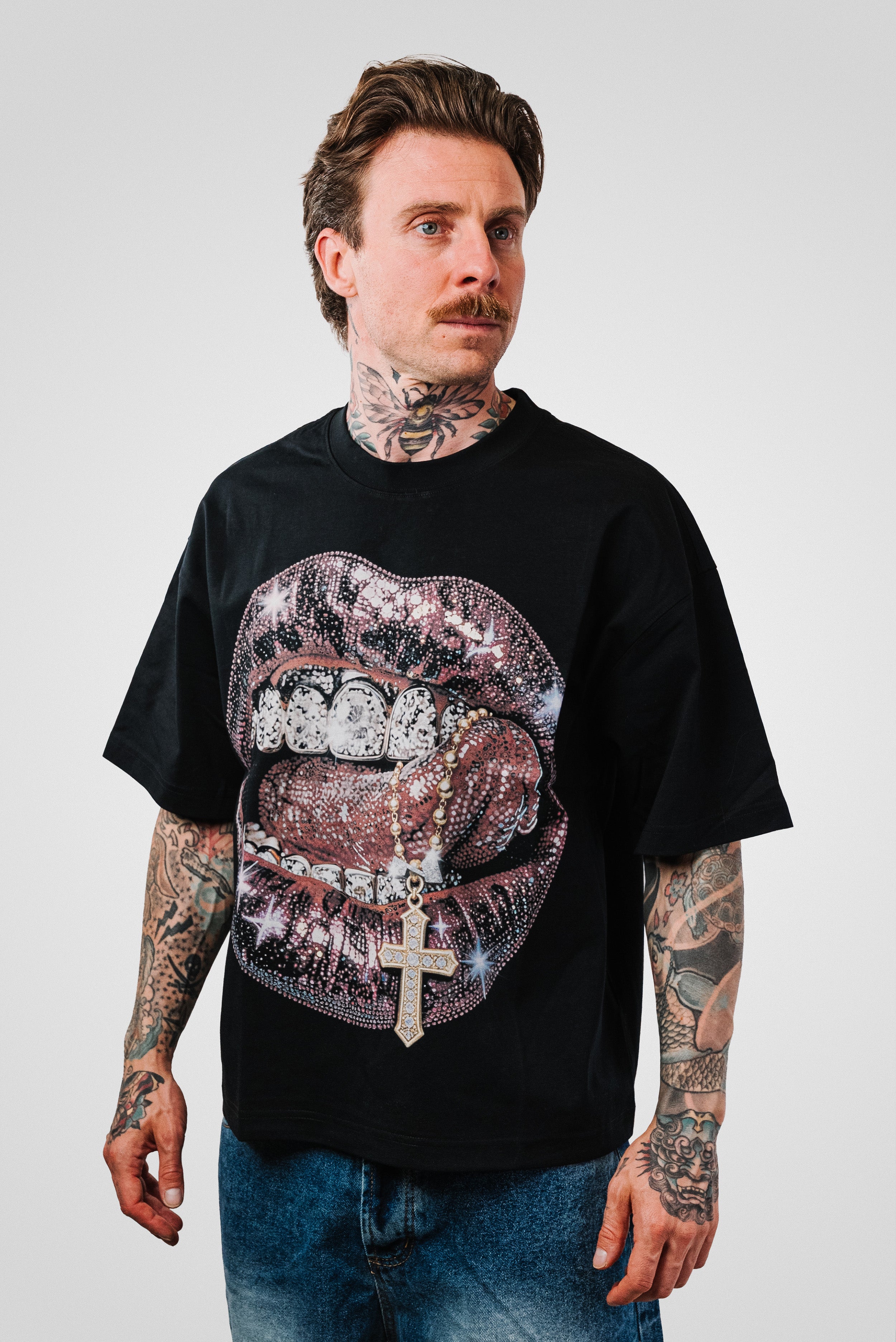 CROSS PINK MOUTH BLACK TEE - Noissey Brand