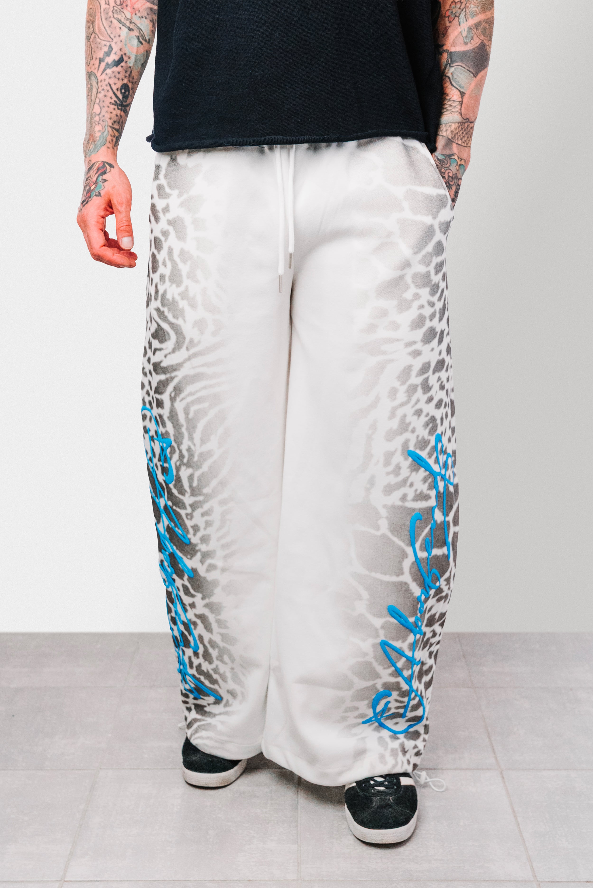 LEOPARD EMBROIDERED WHITE PANTS - Shoebuya Design
