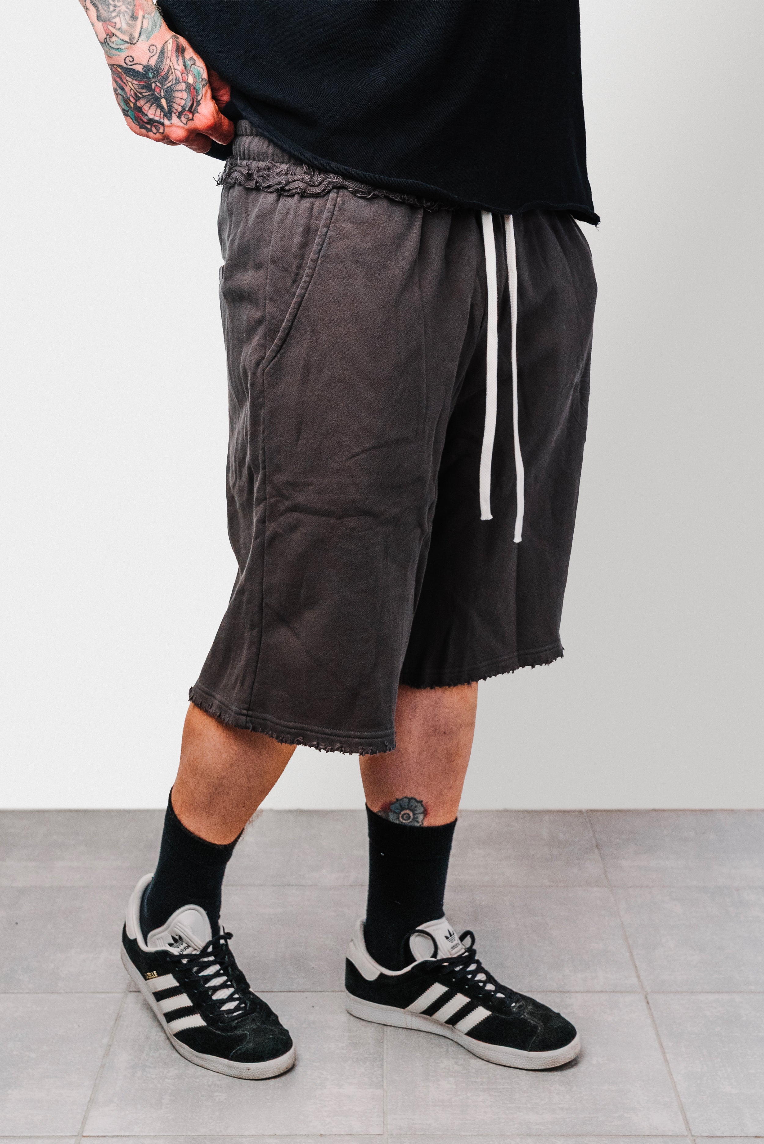 & PUFF LOGO DARK GREY SHORTS - TheDoubleE