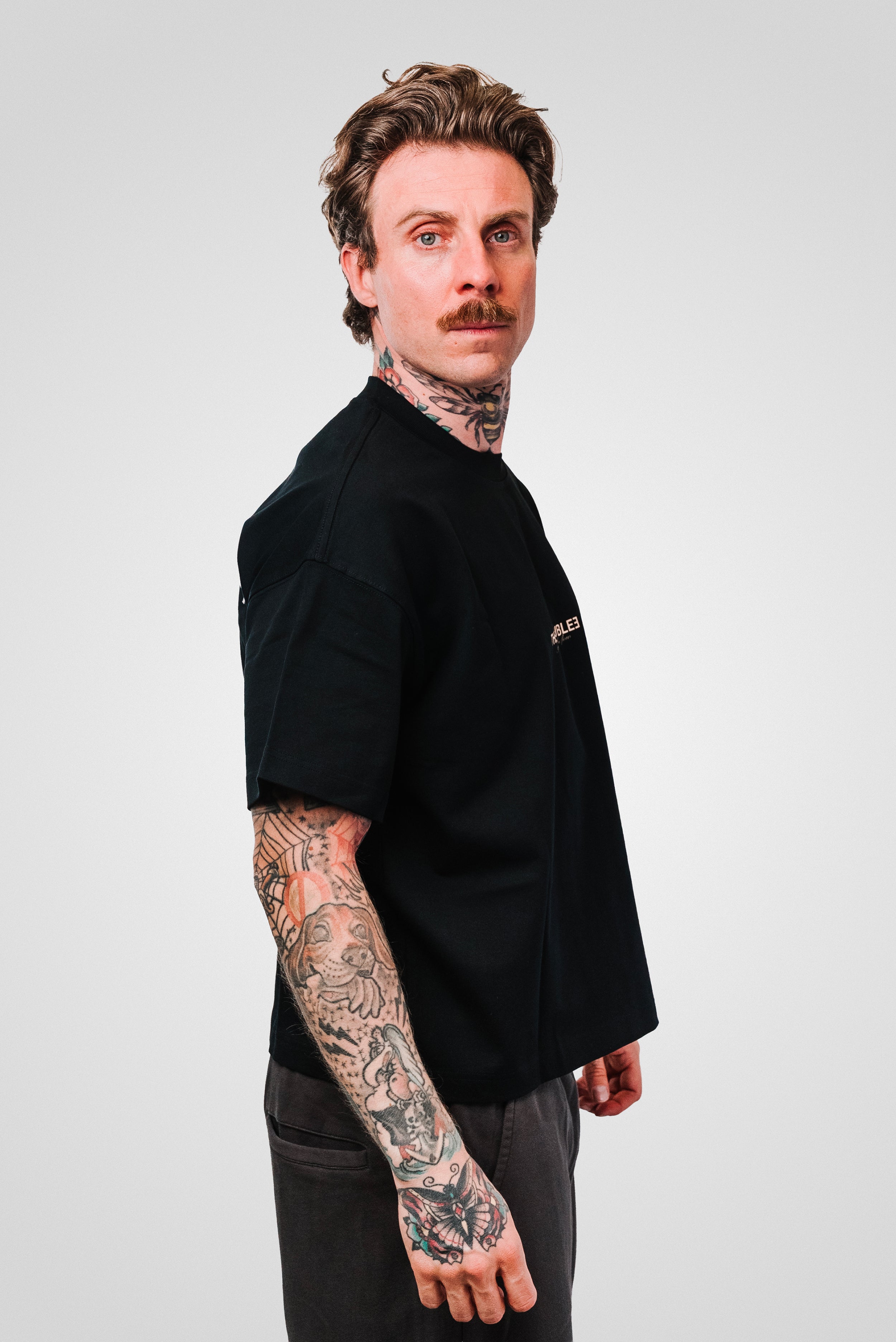 ITALICS BLACK BOXY TEE- TheDoubleE