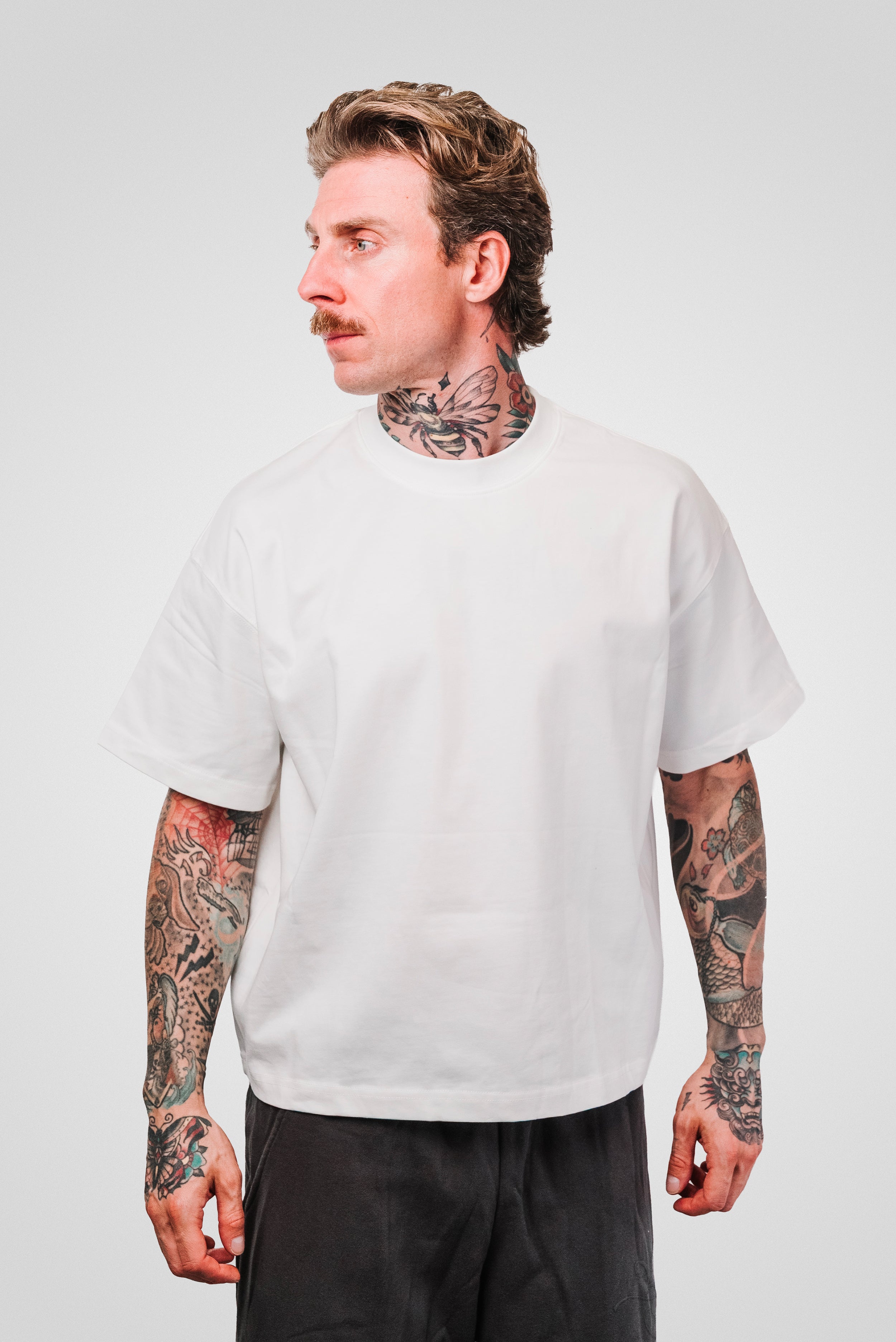 TESTARDA BOXY WHITE TEE - Shoebuya Design