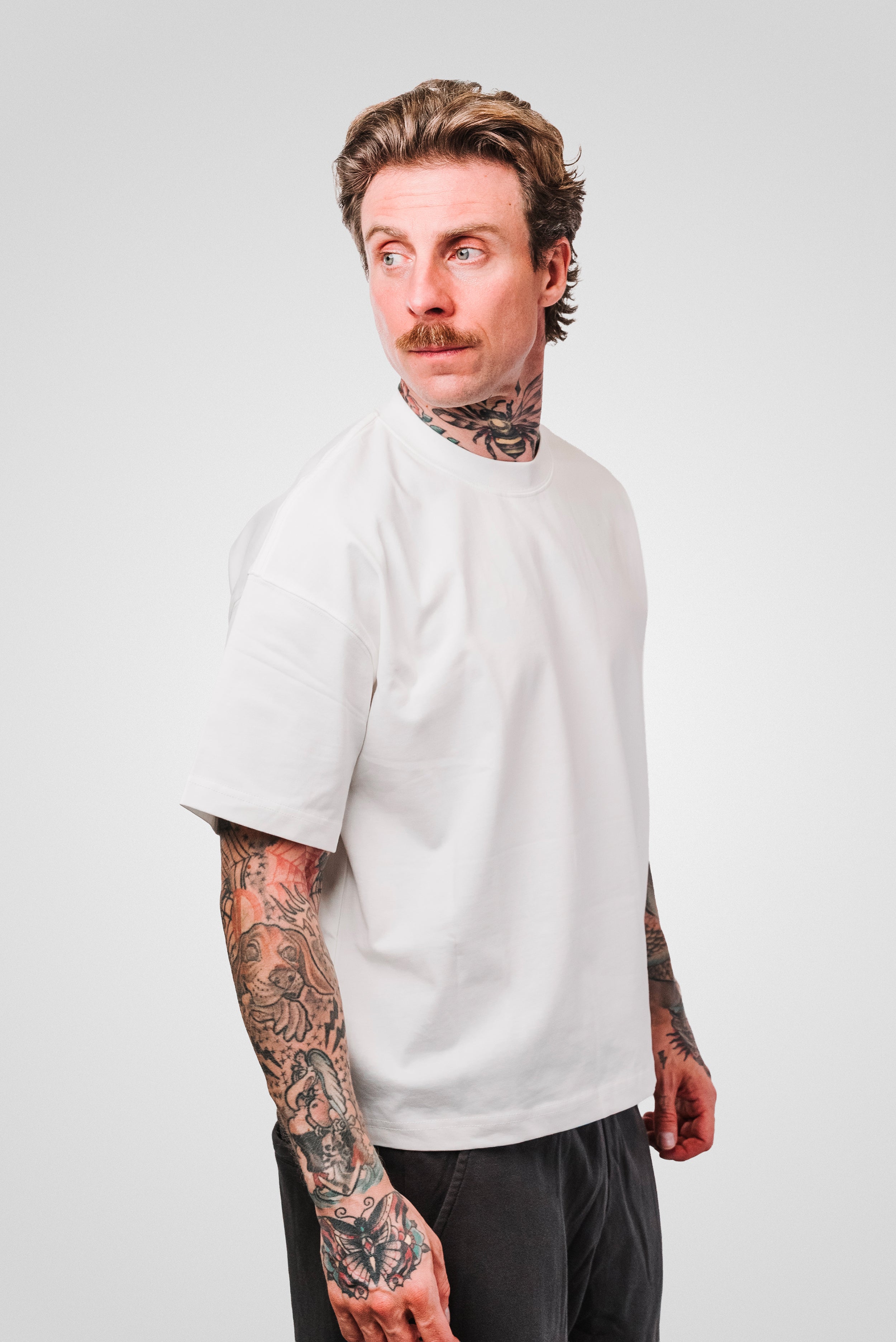 TESTARDA BOXY WHITE TEE - Shoebuya Design