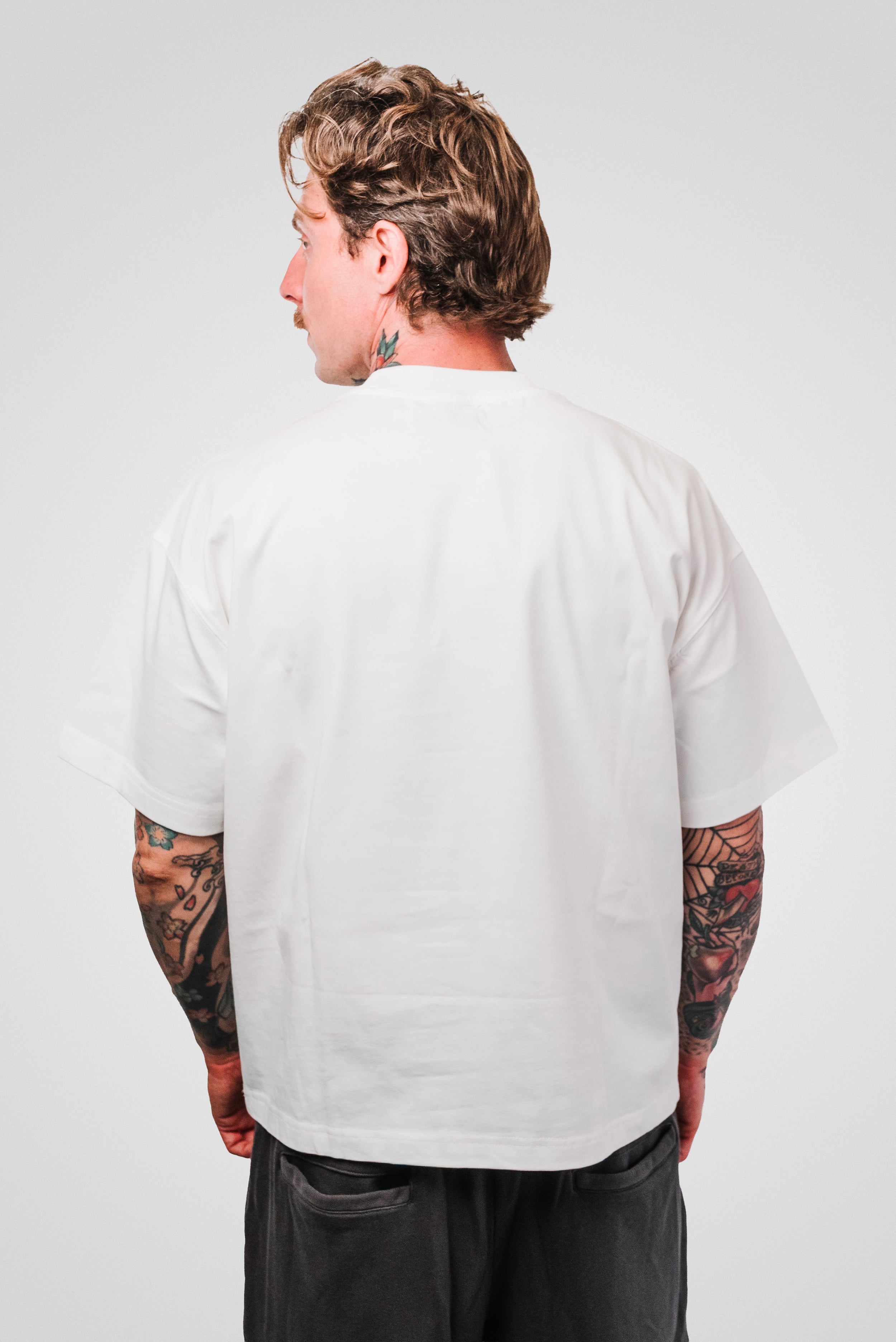CHUNKY ITALICS LOGO WHITE BOXY TEE- TheDoubleE