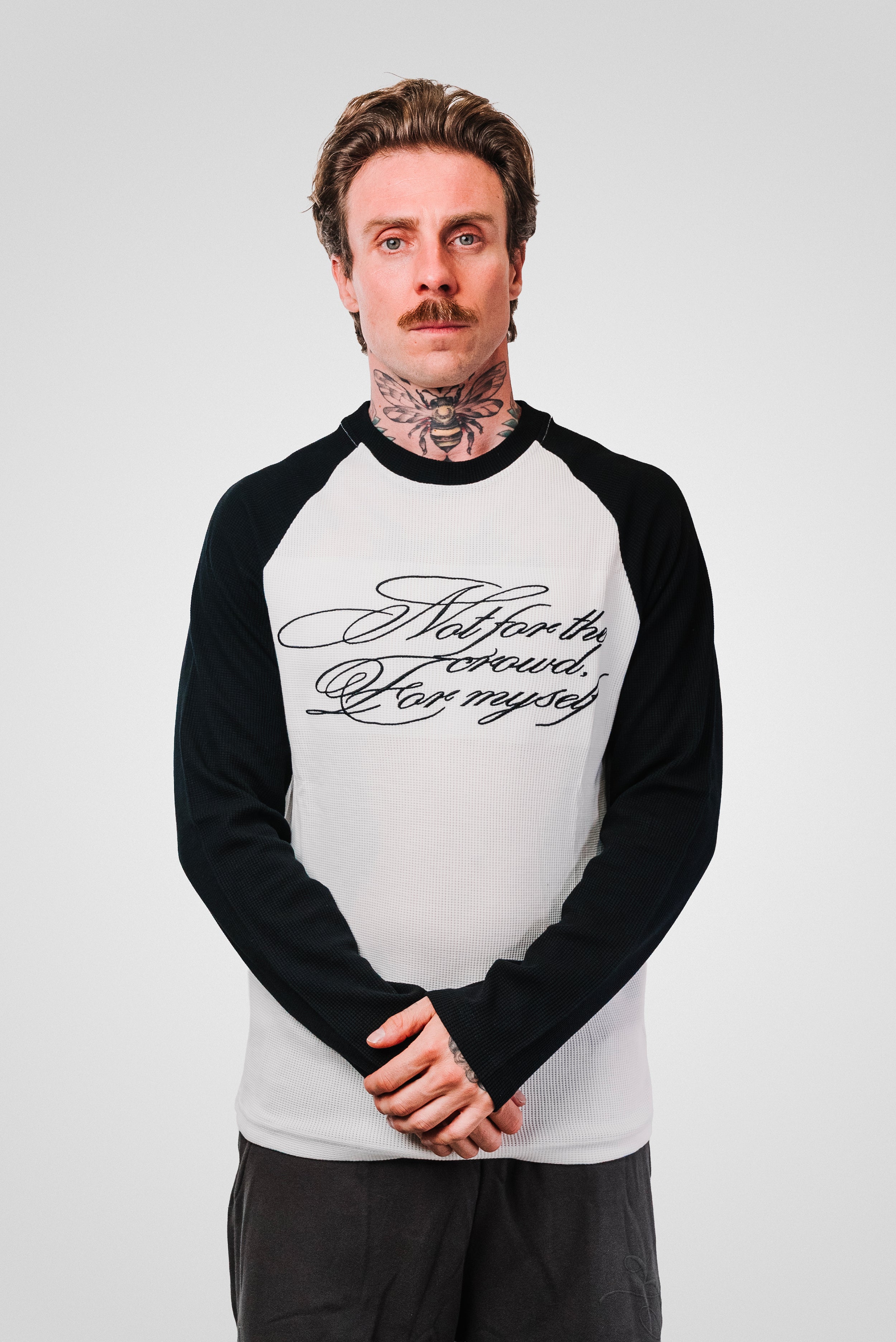 EMBROIDERED LONGSLEEVE WHITE/BLACK - Shoebuya Design