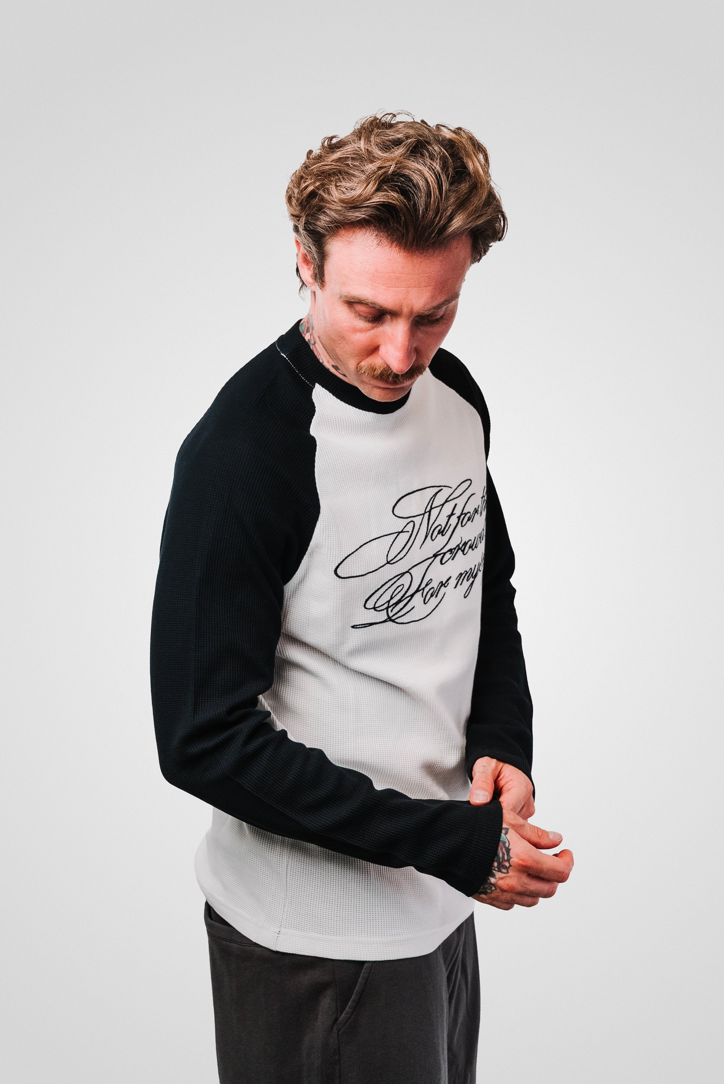 EMBROIDERED LONGSLEEVE WHITE/BLACK - Shoebuya Design