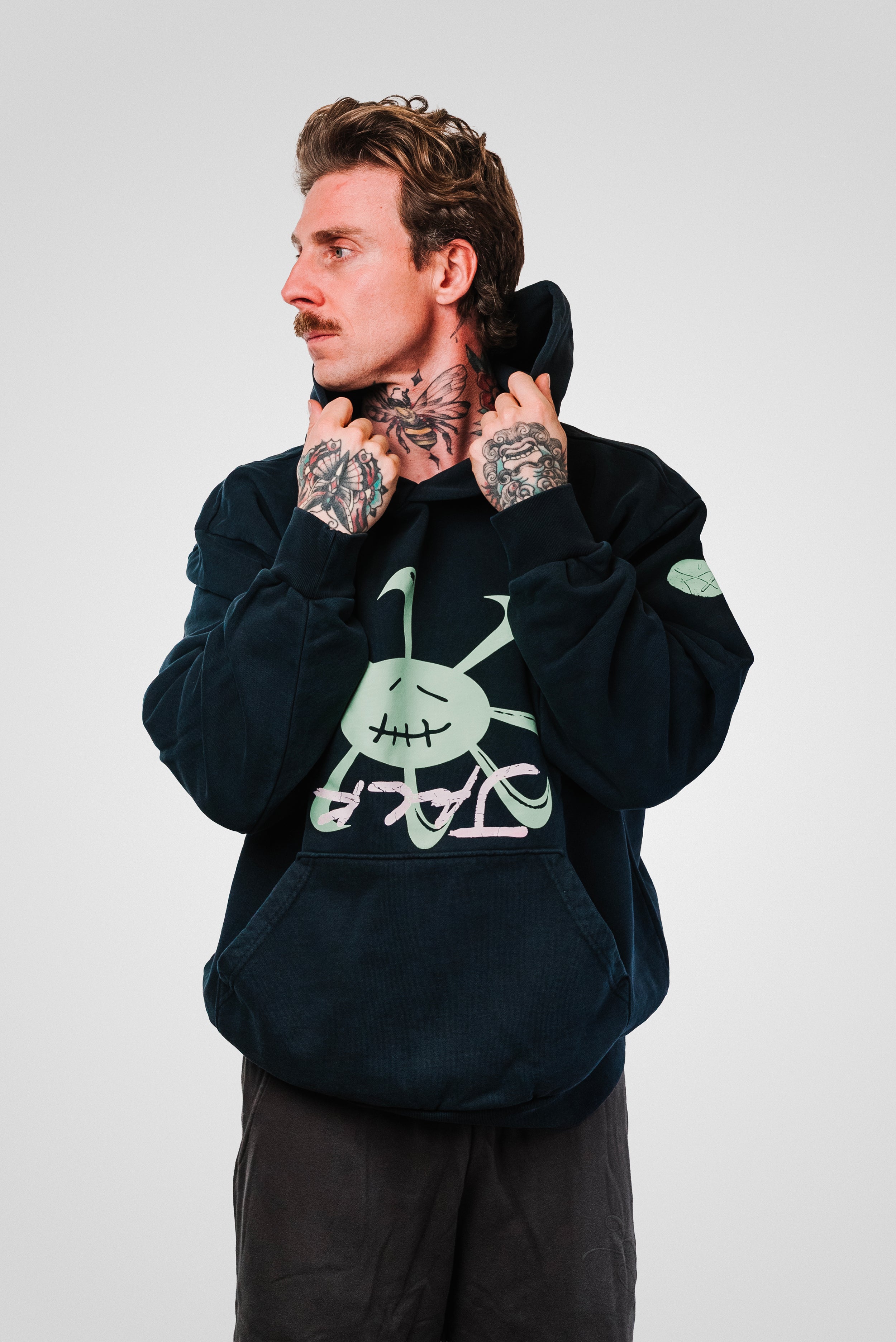 CJ X NIKE SMILEY SWOOSH HOODIE BLACK - Travis Scott