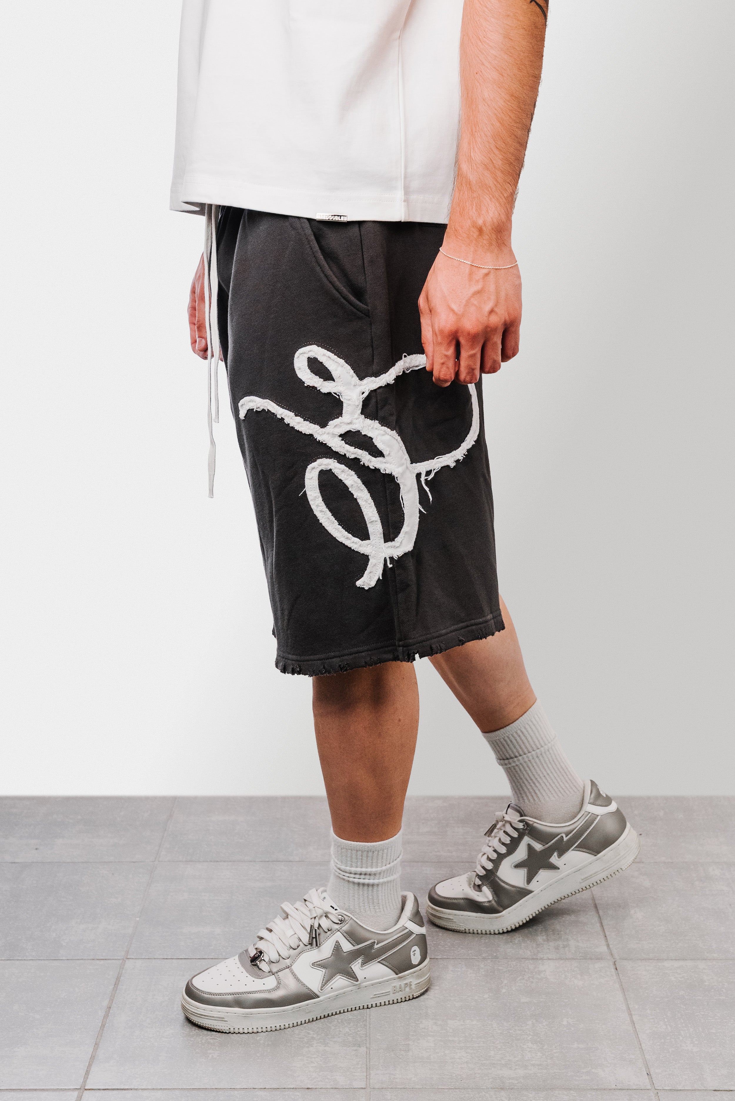 PATCH LOGO DARK GREY SHORTS - TheDoubleE