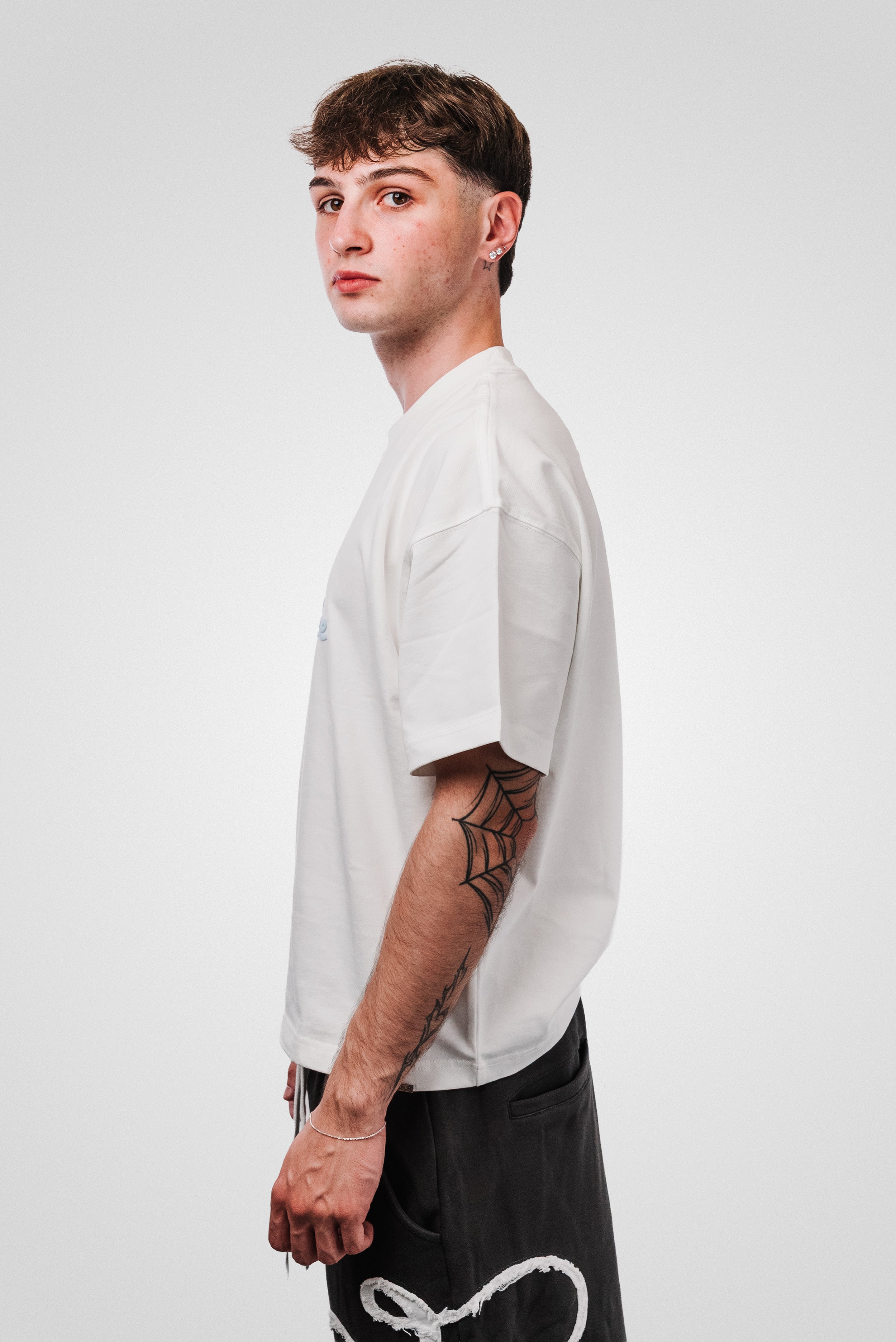 BUBBLE SKY WHITE BOXY TEE - TheDoubleE