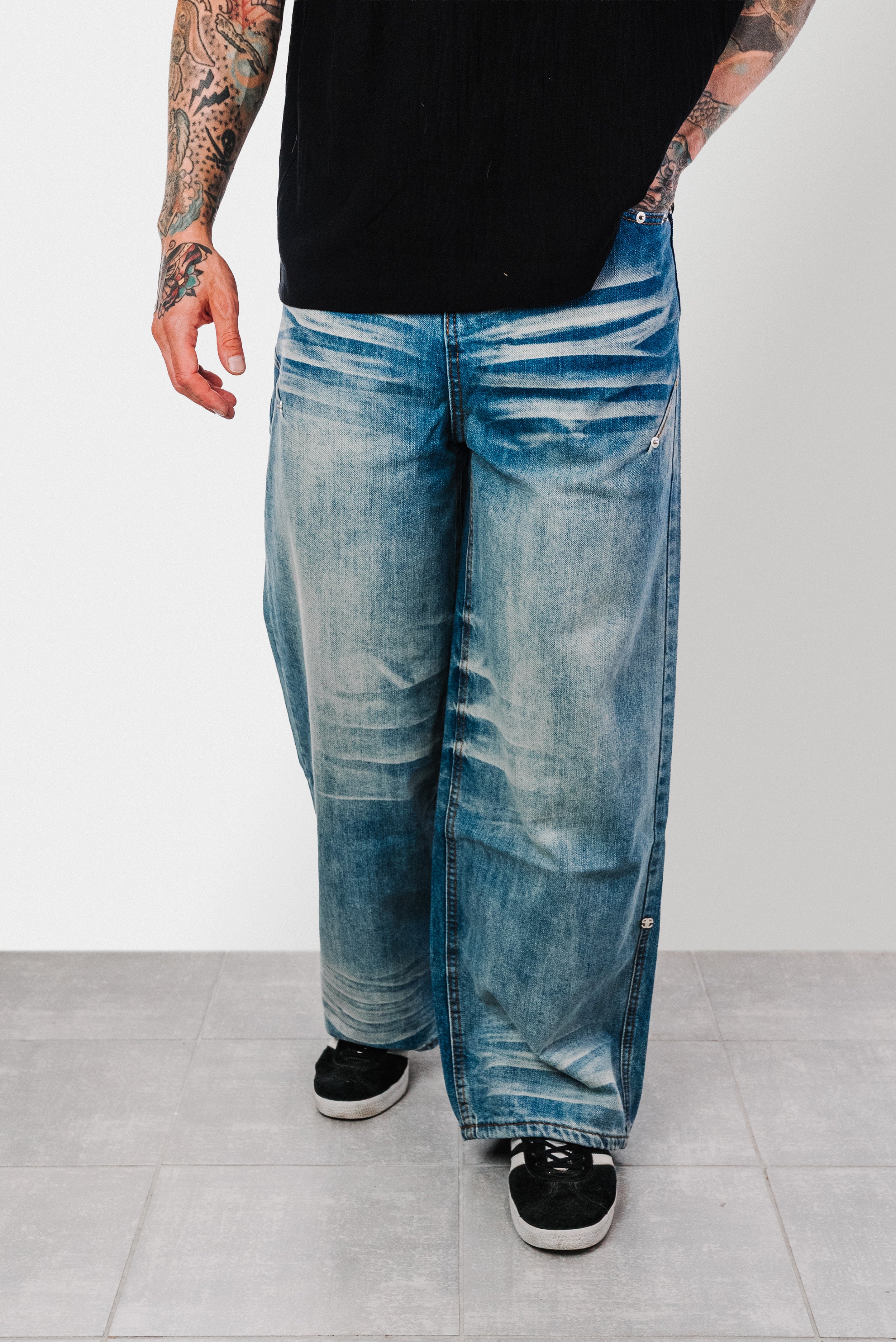 MARK WASHED REGULAR DENIM JEANS - Shoebuya Design