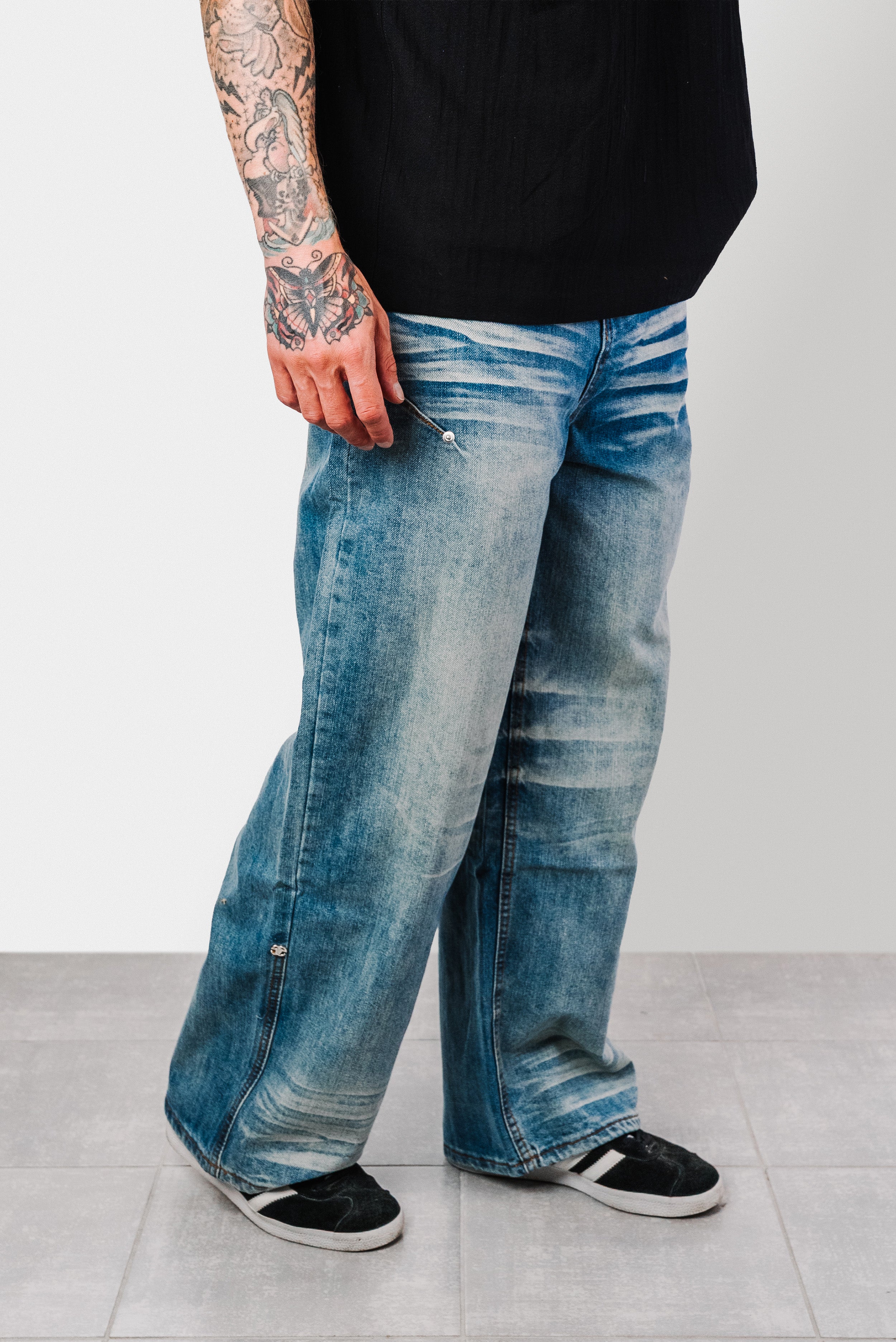 MARK WASHED REGULAR DENIM JEANS - Shoebuya Design