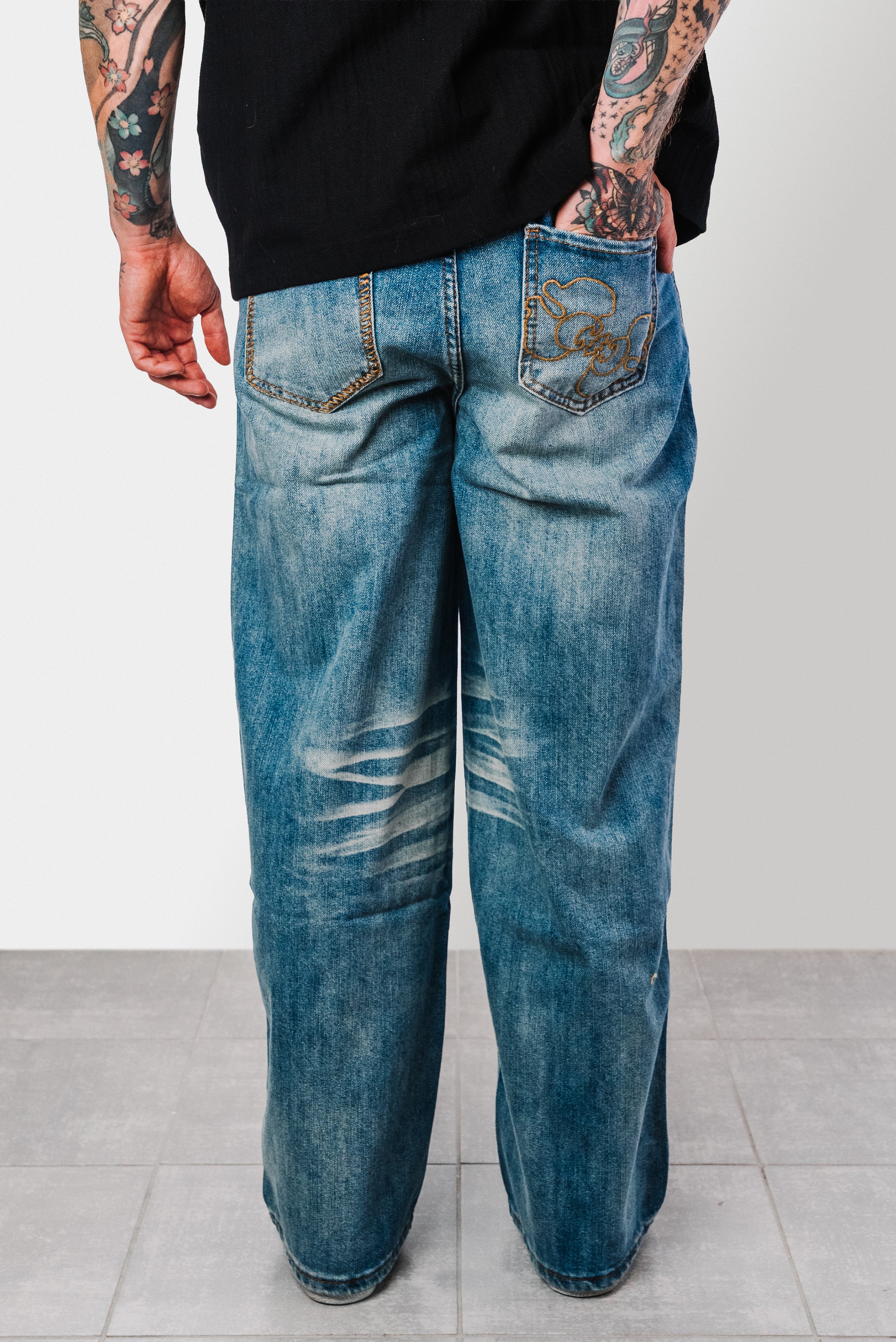 MARK WASHED REGULAR DENIM JEANS - Shoebuya Design