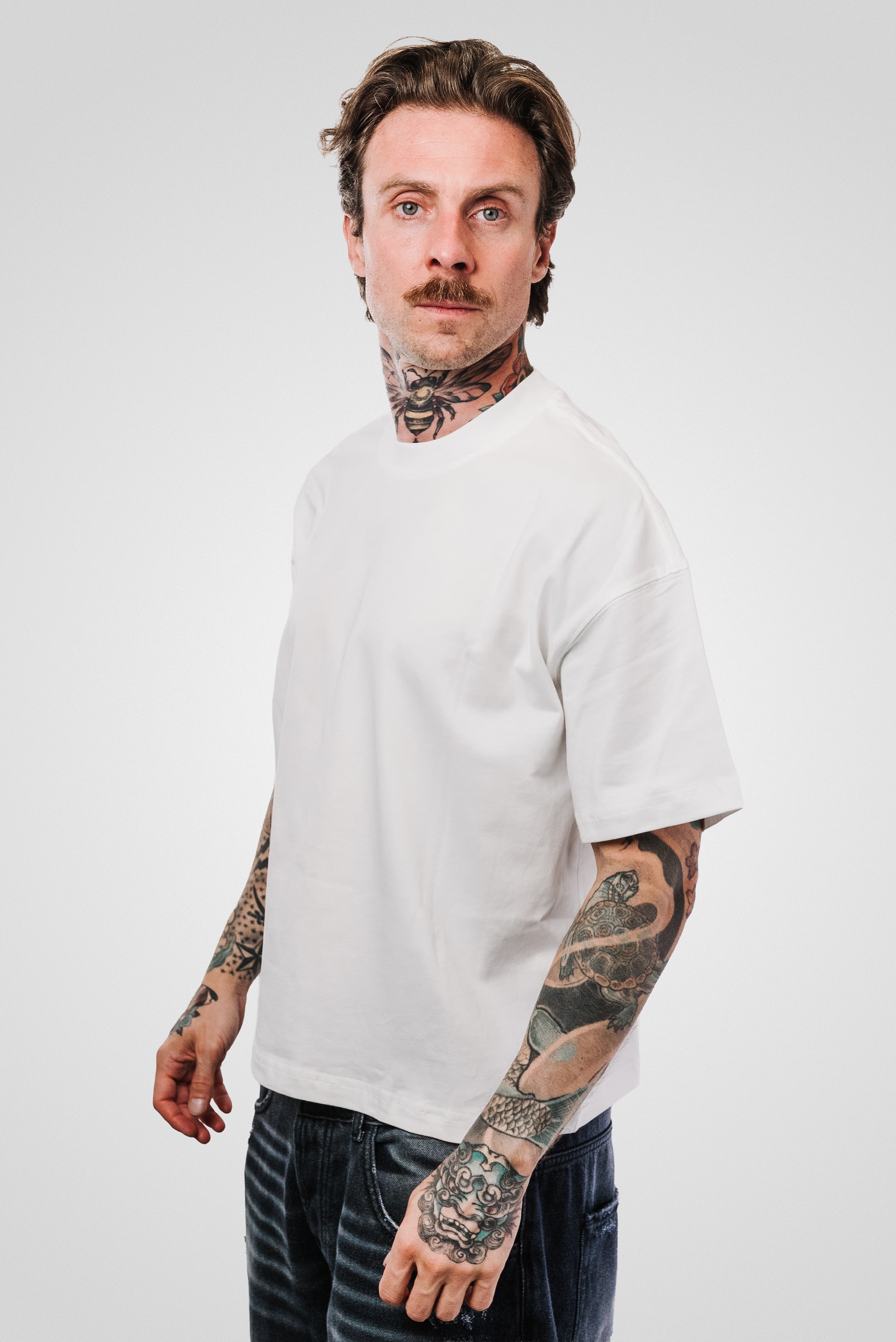 BOLD BOXY TEE WHITE - Shoebuya Design
