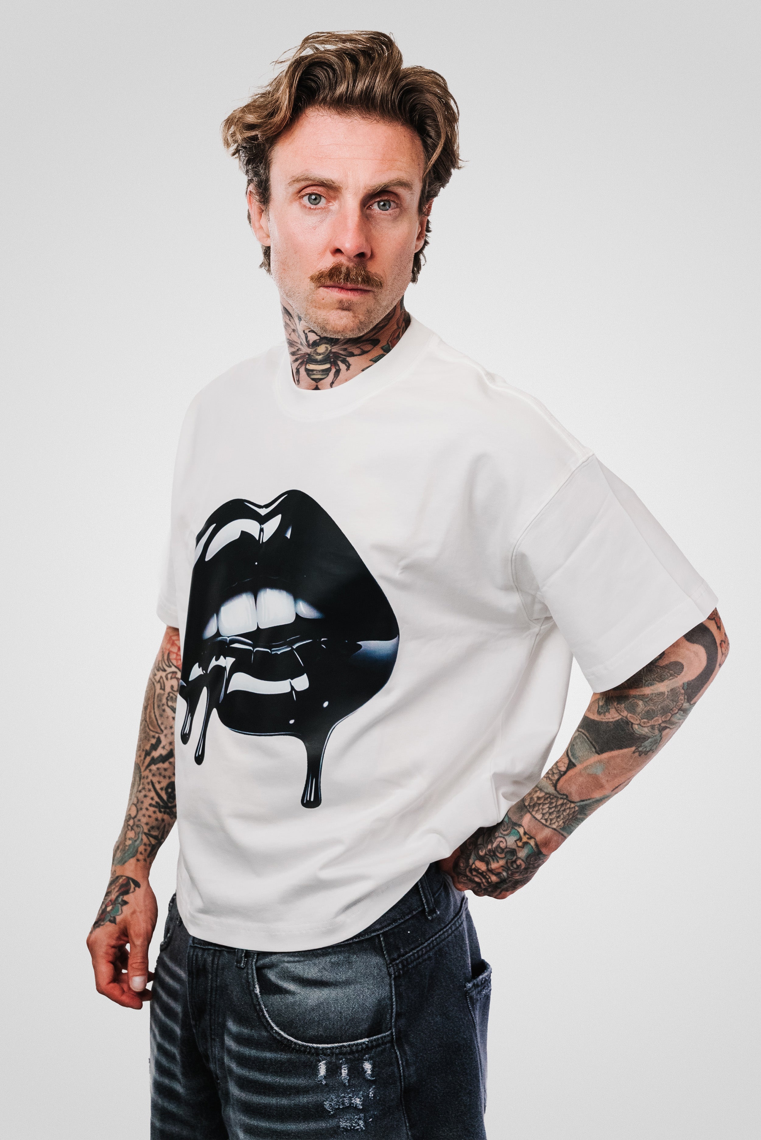 MELTED MOUTH WHITE TEE - Shoebuya Design