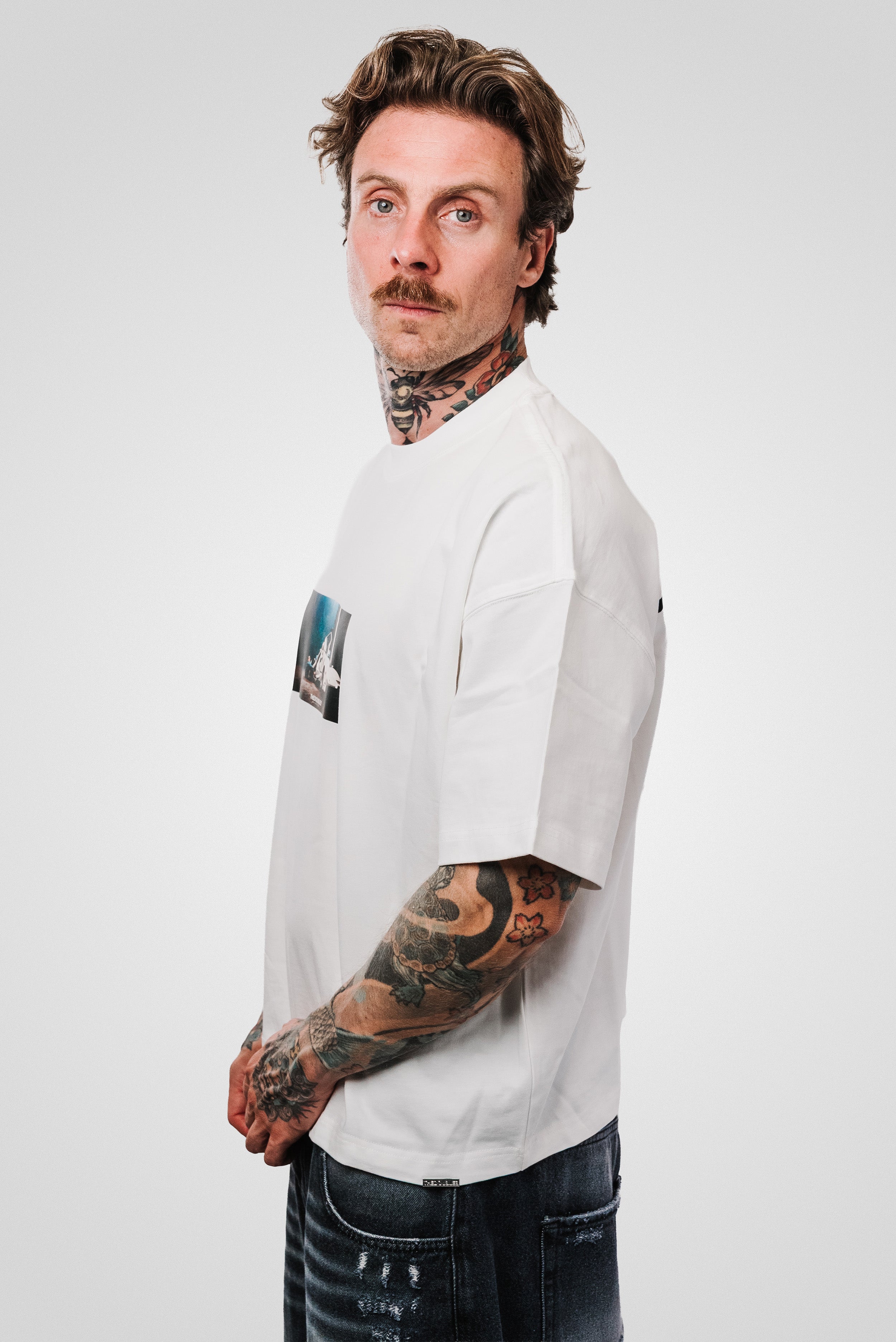 WOLF ALWAYS WHITE BOXY TEE - TheDoubleE