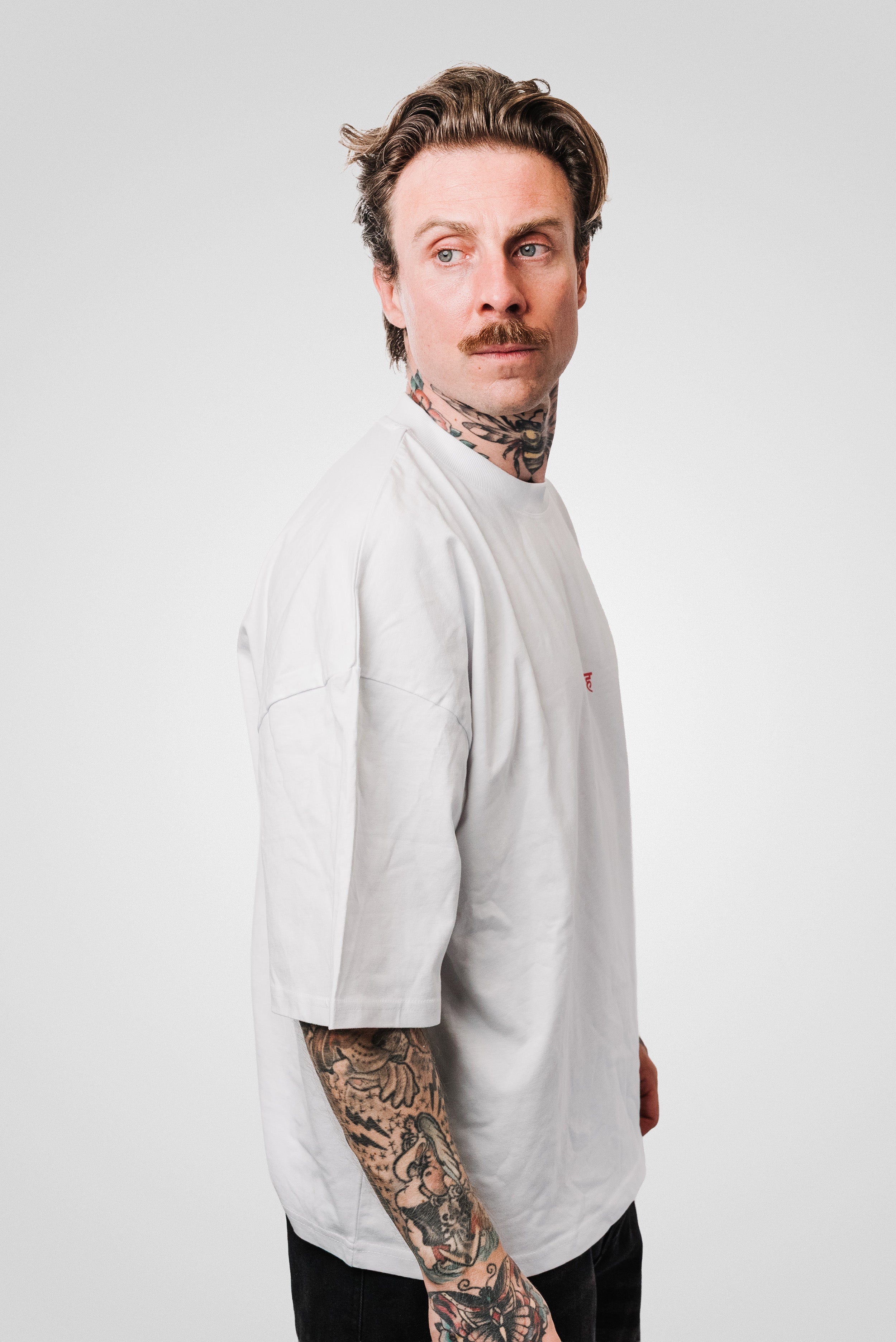 LOTO FLOWER WHITE TEE - Hamrah Brand