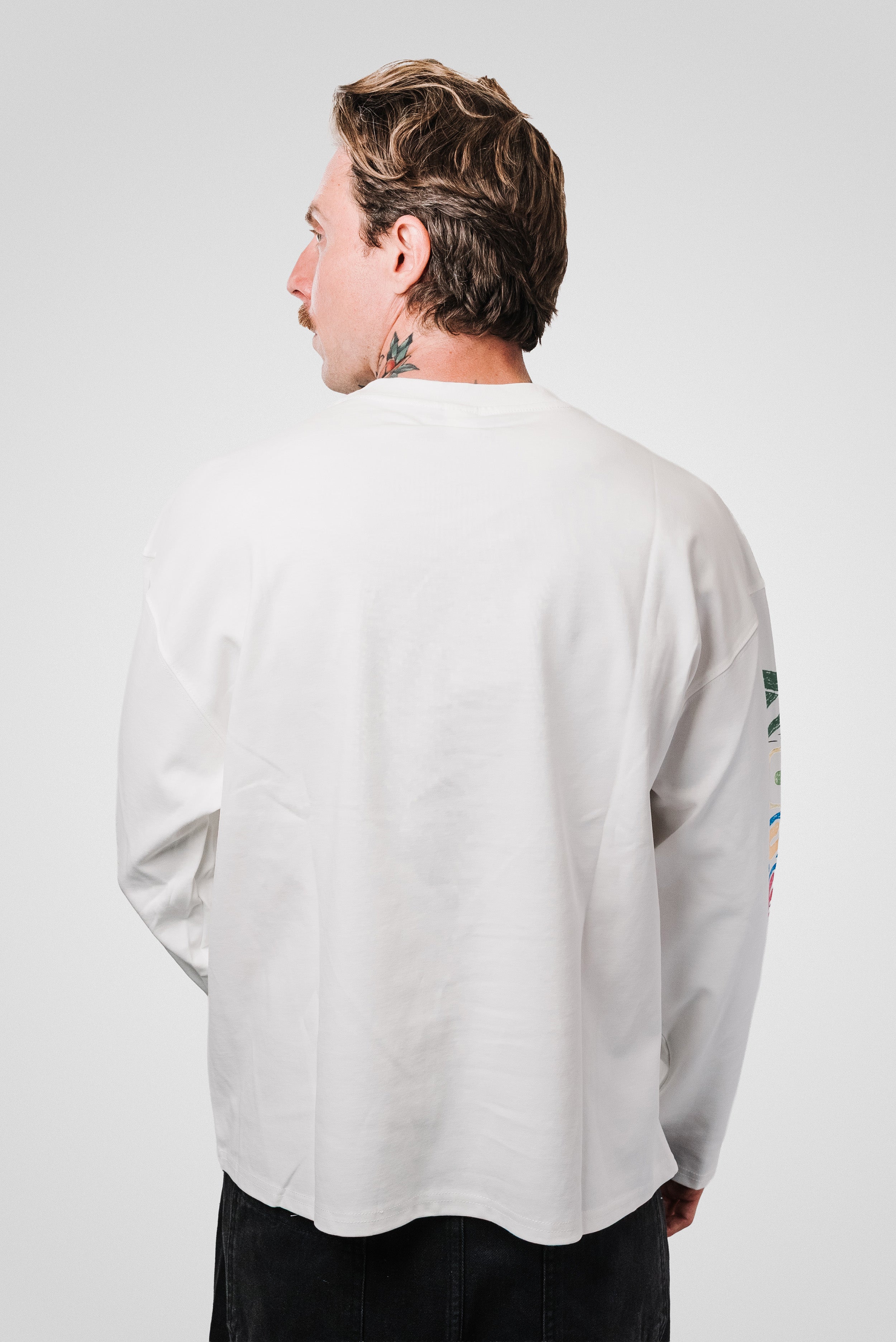REDBULL WHITE BOXY LONGSLEEVE - Noissey Brand