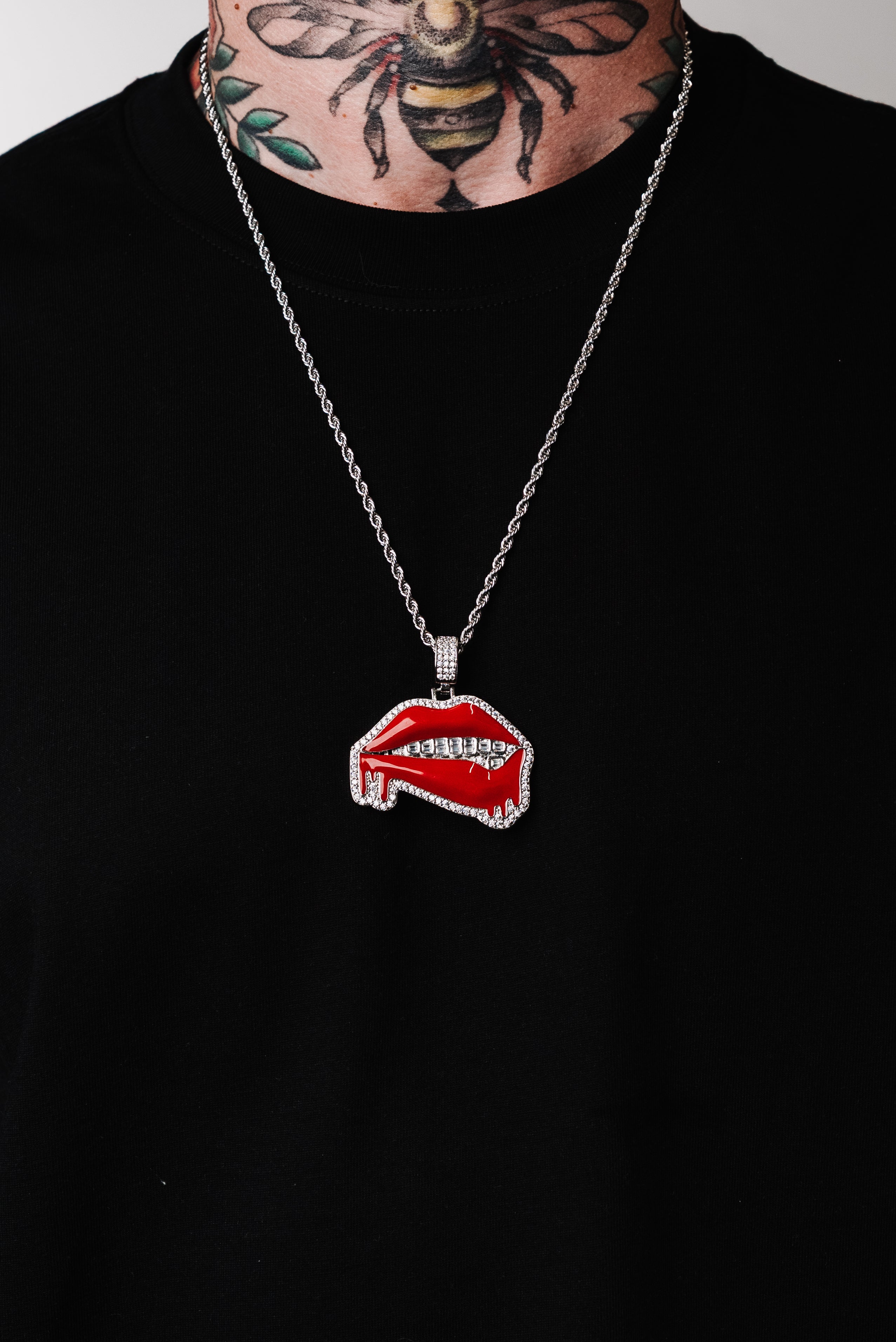 BIG NOISSEY GLITTER NECKLACES